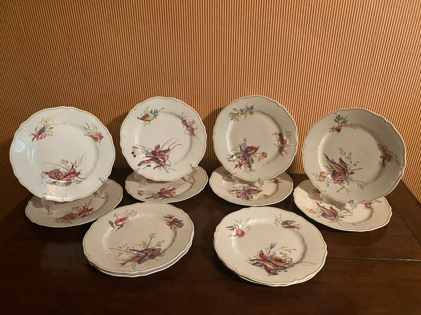 Mid 20th Century Set of 12 Havilland- Limoges Dinner Plates, Six Fish and Crustacean Designs - 5