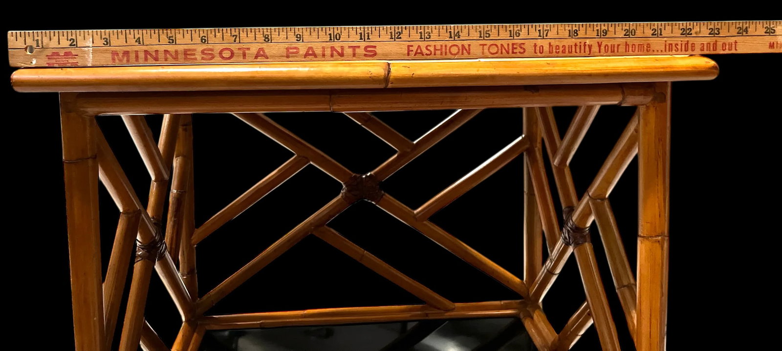 1970s Vintage Bamboo, Leather and Black Lacquer Side Table or Small Bar Regency Chinoiserie Style - 9