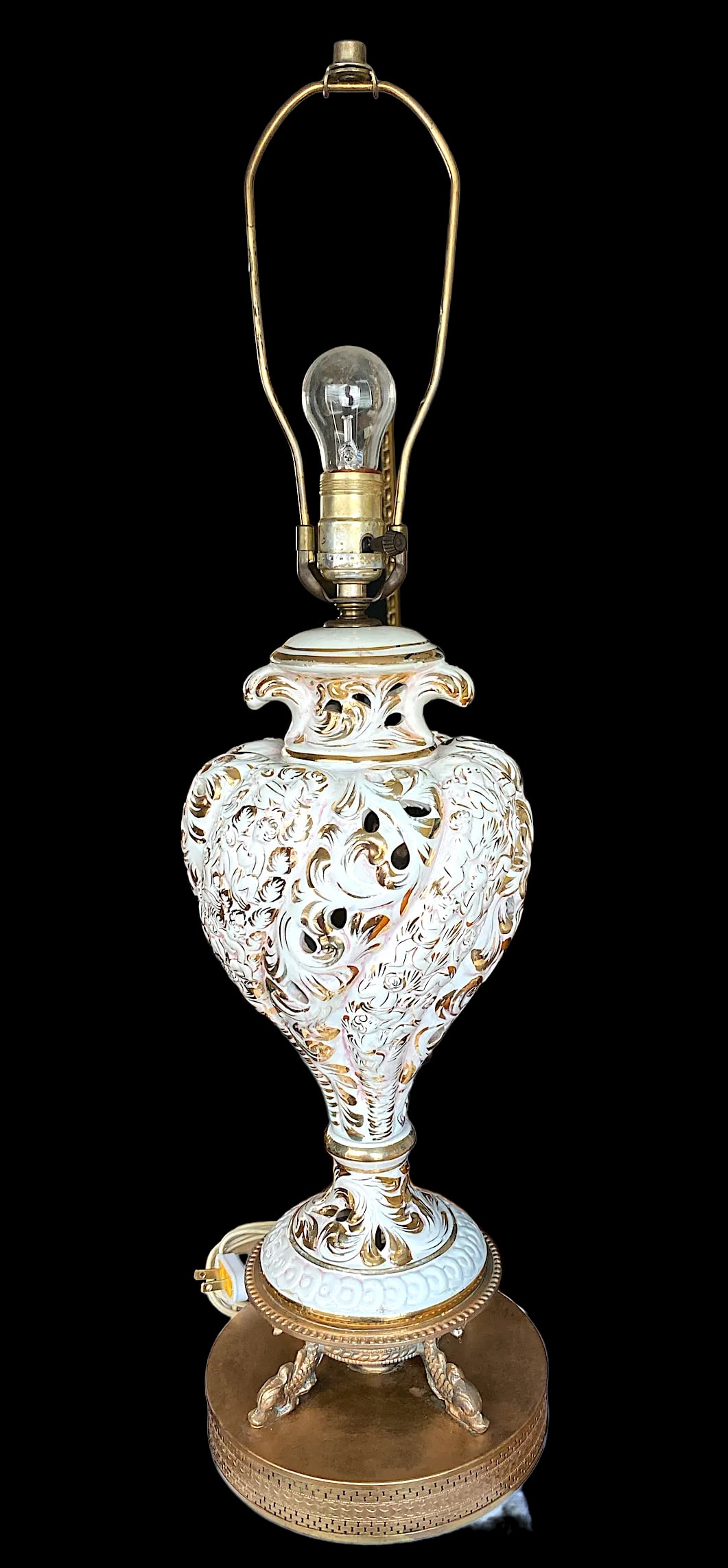1950's White and Gold Reticulated Porcelain Capodimonte Cherubs and Brass Dolphins Lamp - 11