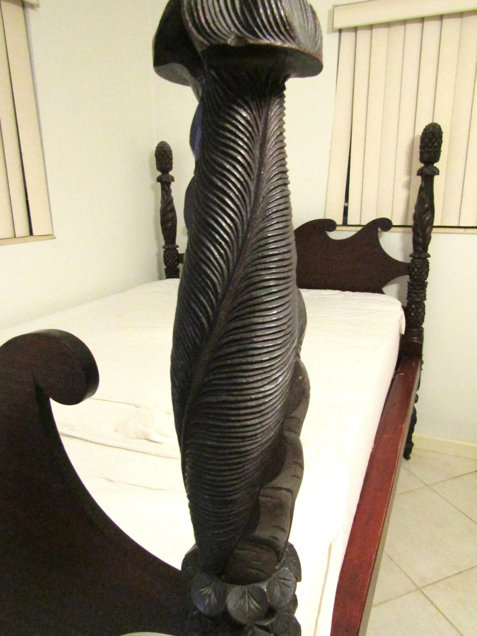 Federal Mahogany Full Size Pineapple and Acanthus Leaf Carved Four Poster Bed - 5