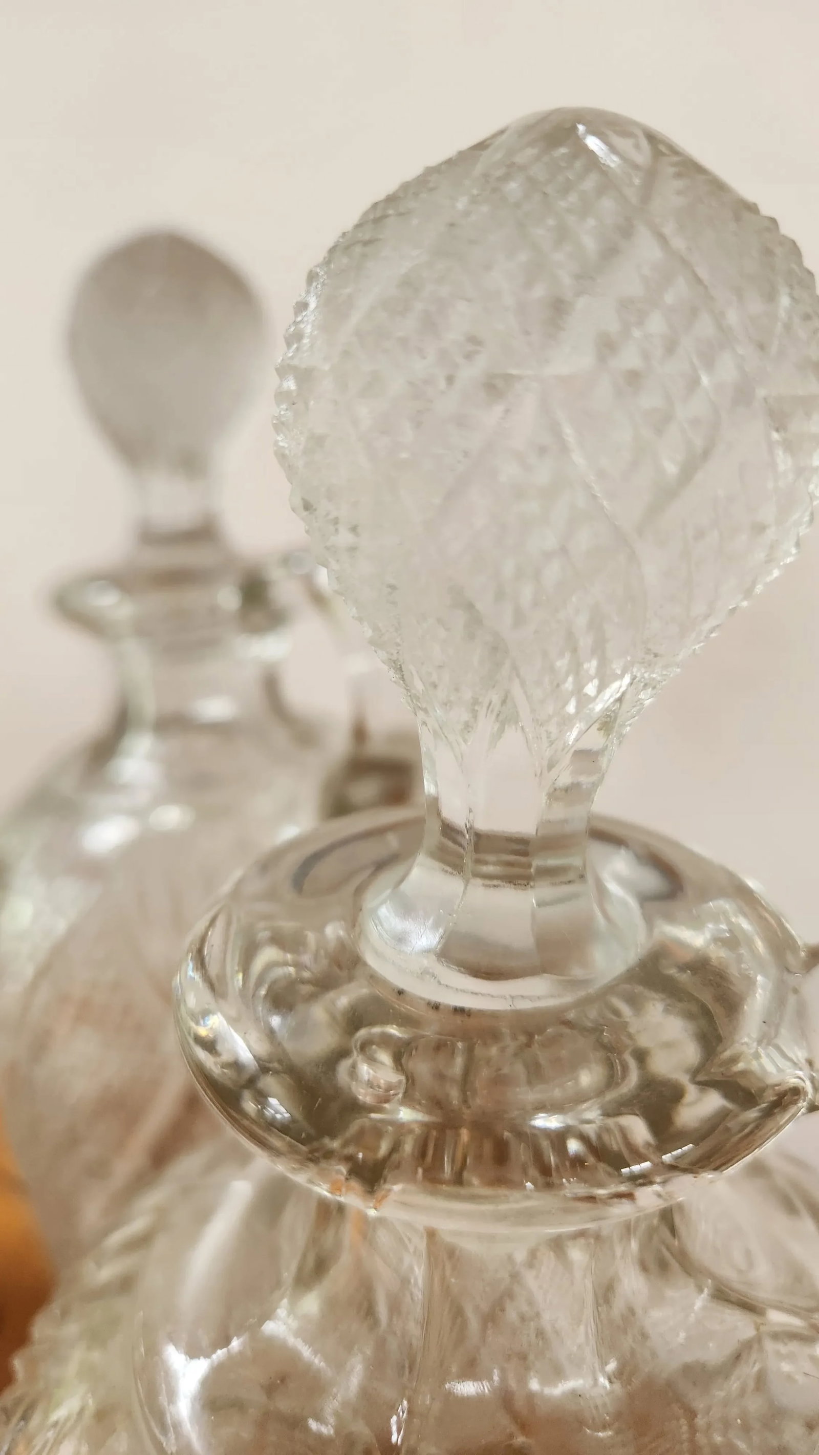 Set of 3 Antique Late 19th Century Brilliant Cut Glass Decanters With Ball Stoppers and Loop Handles - 10
