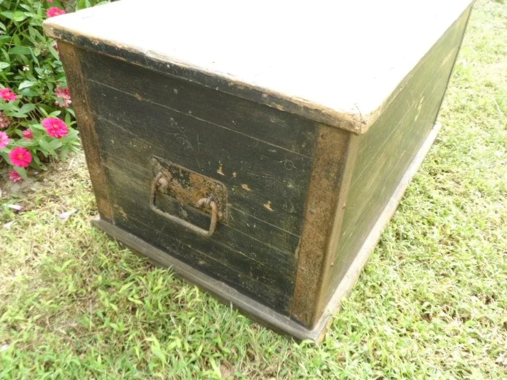 Antique 1860-1880 Country Yellow Pine Sailor's Chest With Original Paint - 7