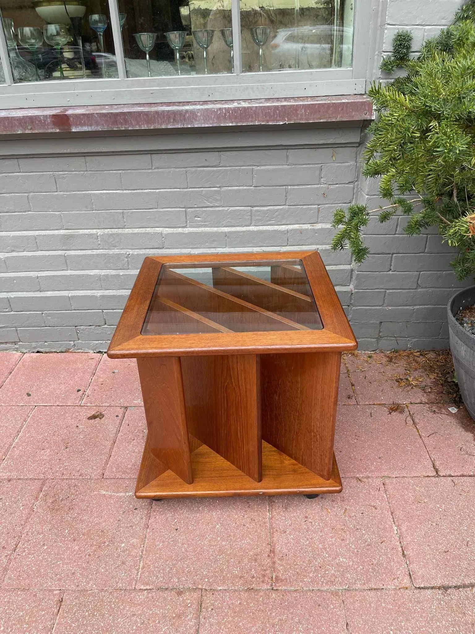 1960s Retro Vintage Teak Coffee Table & Magazine Rack - 4