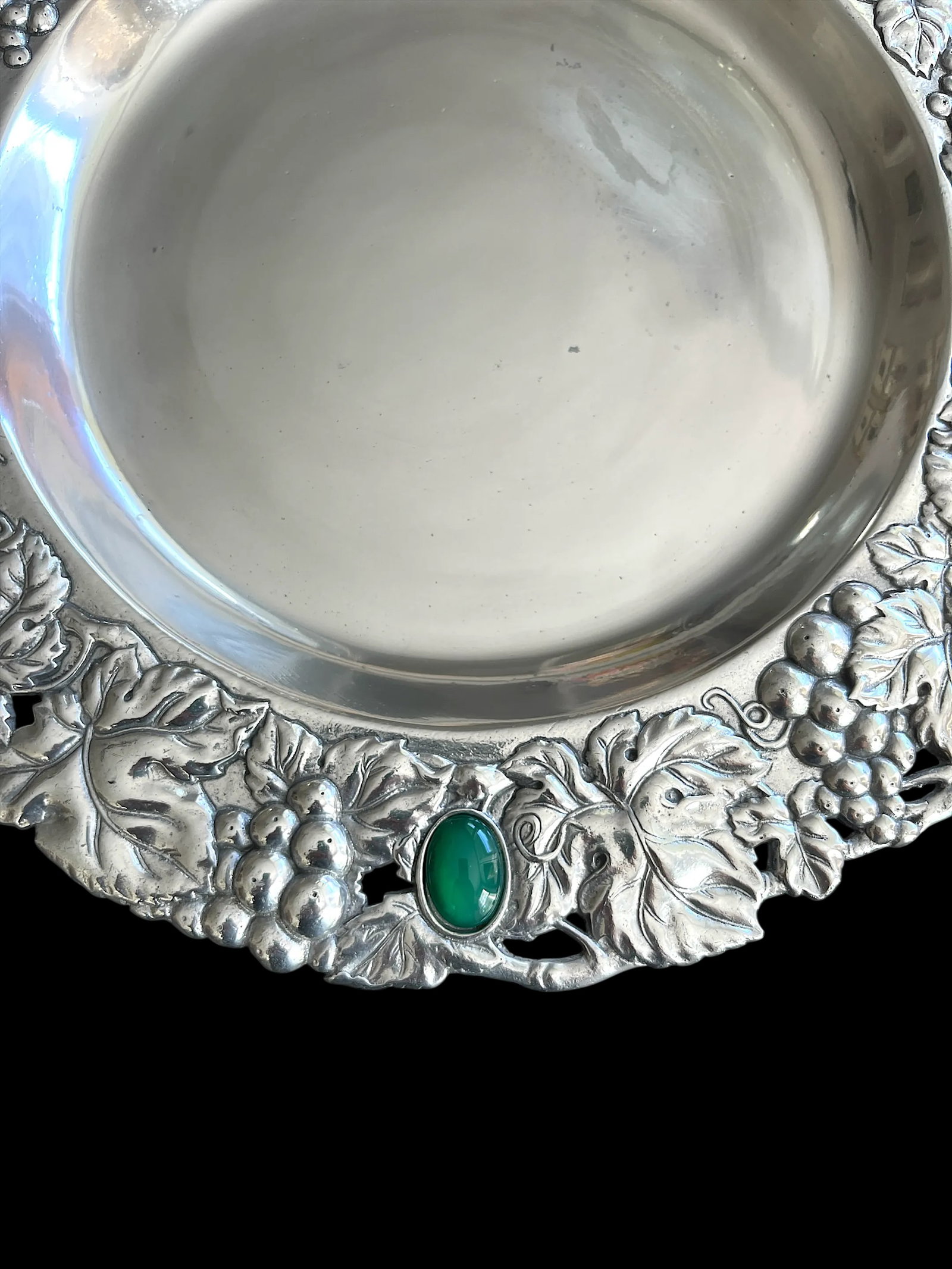 1990s Arthur Court 14" Repousse Pewter Platter With Imitation Malachite Cabochons - 4