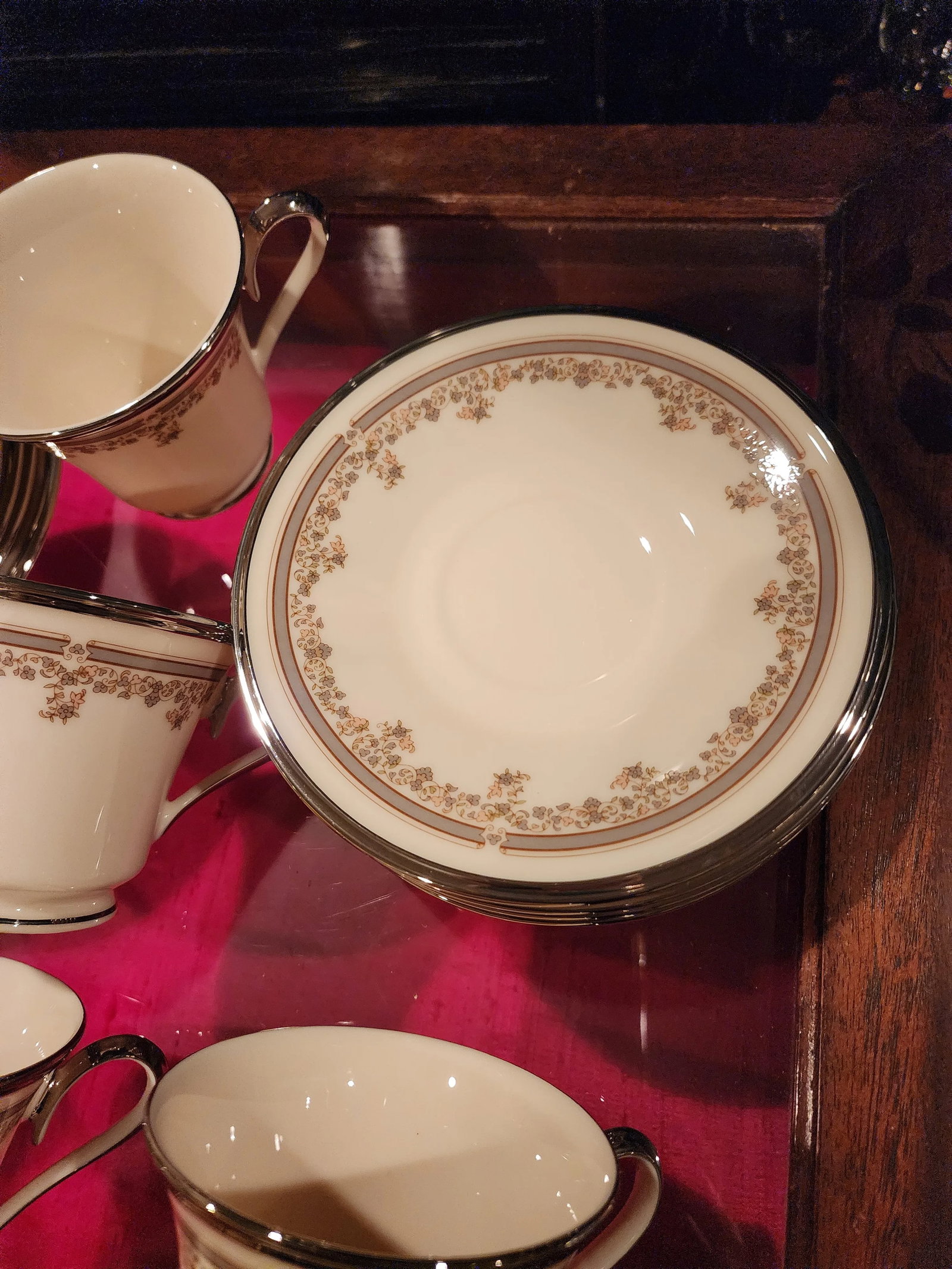 Twelve Lenox Lace Point Tea Cups and Saucers - 5