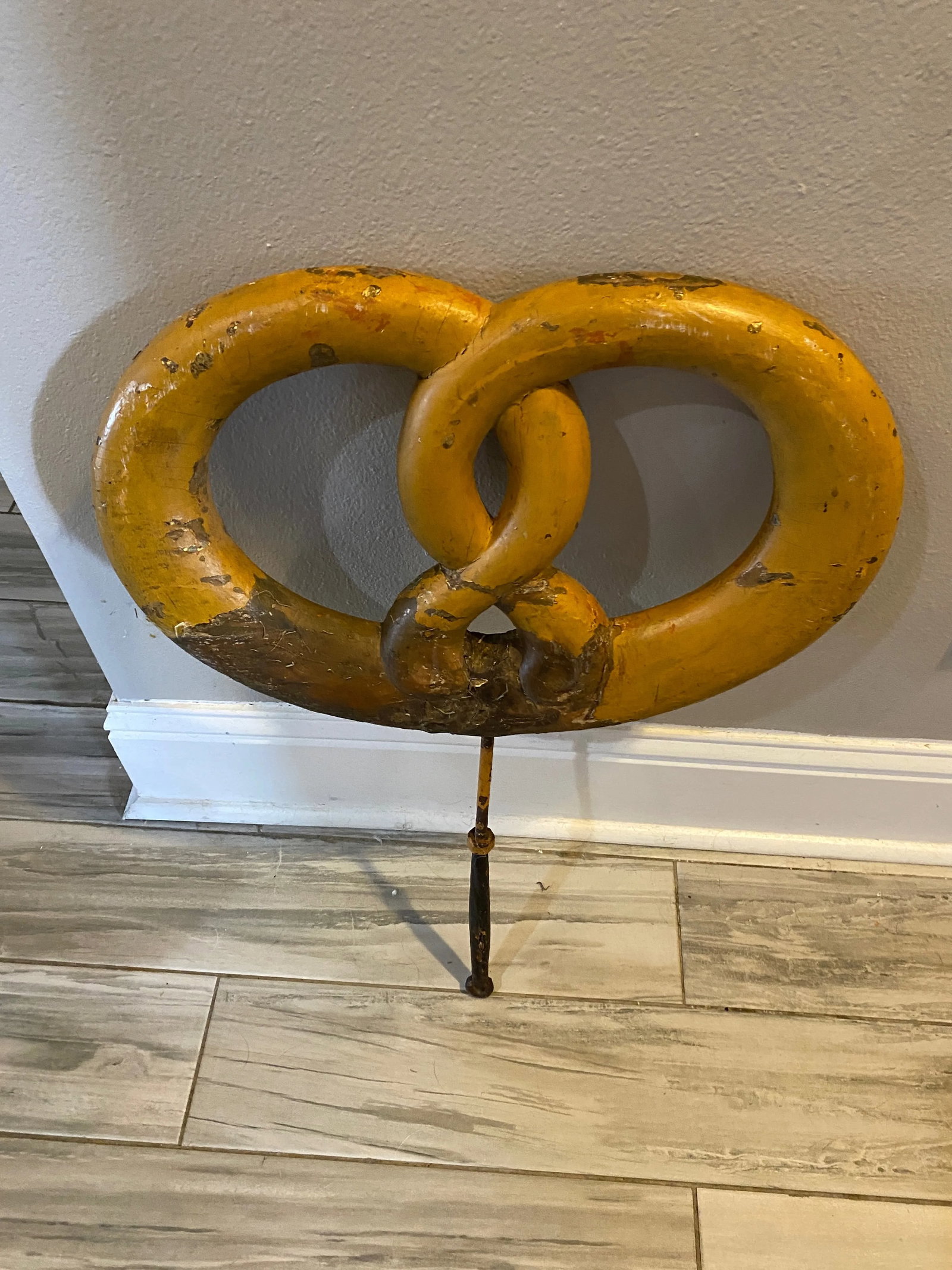 20th Century American Exterior Bakery Carved Wooden Pretzel Trade Sign - 4