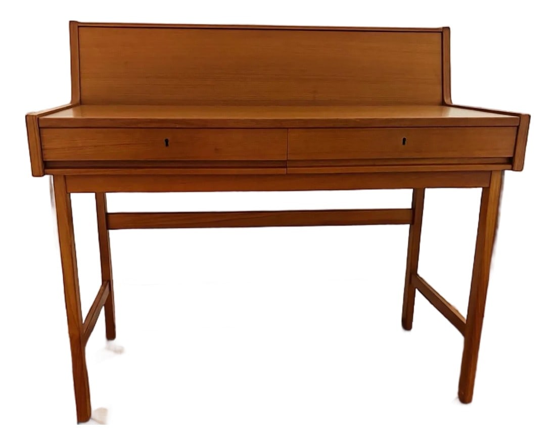 Flip Top Desk in Teak by Skaraborgs Mobelindistri Ab, Sweden, 1960s: Rare and exquisite flip top desk from Skaraborgs Mobelindistri Ab (Sweden). This teak example slides out to provide a larger writing surface and rear compartments. Condition: Alterations: Original
