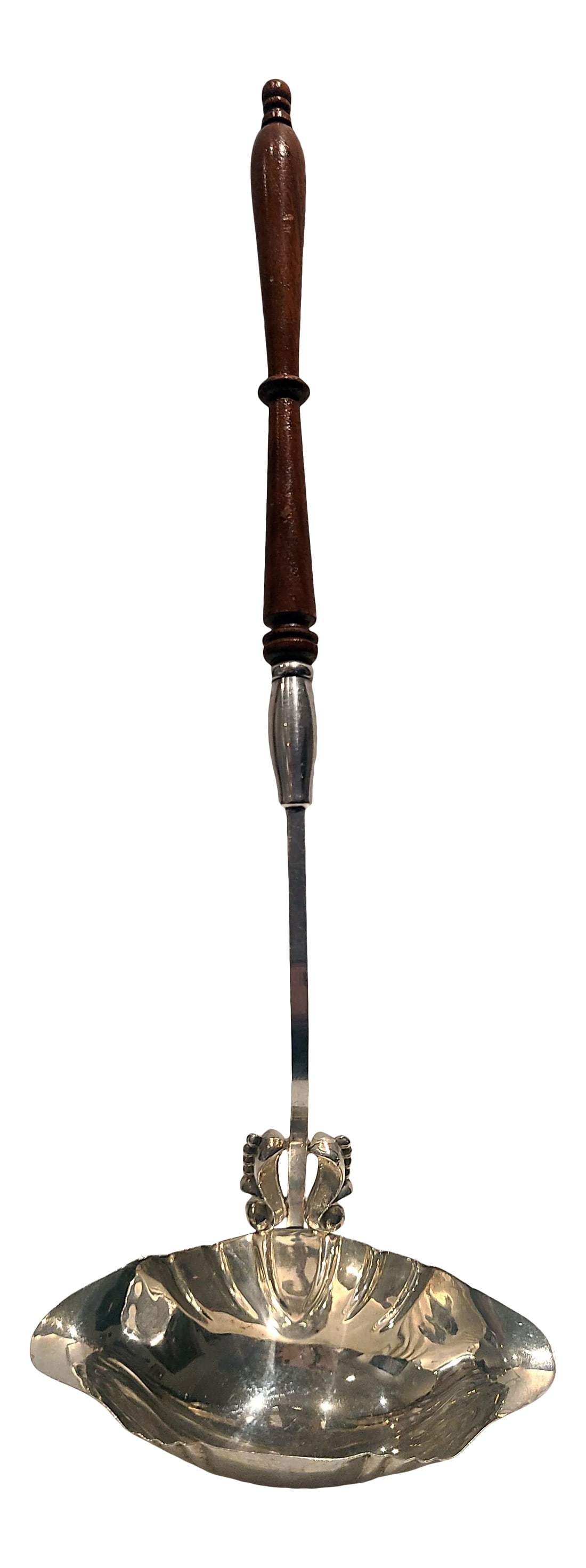 19th Century W. & S. Blackington Silver Plate and Wood Soup or Punch Bowl Ladle: Rare find = truly well preserved antique, bowl and wooden handle in perfect condition. W. & S. Blackington (established 1865 to c.1938, Meriden, CT). See photos for W. & S. Blackington hallmarks