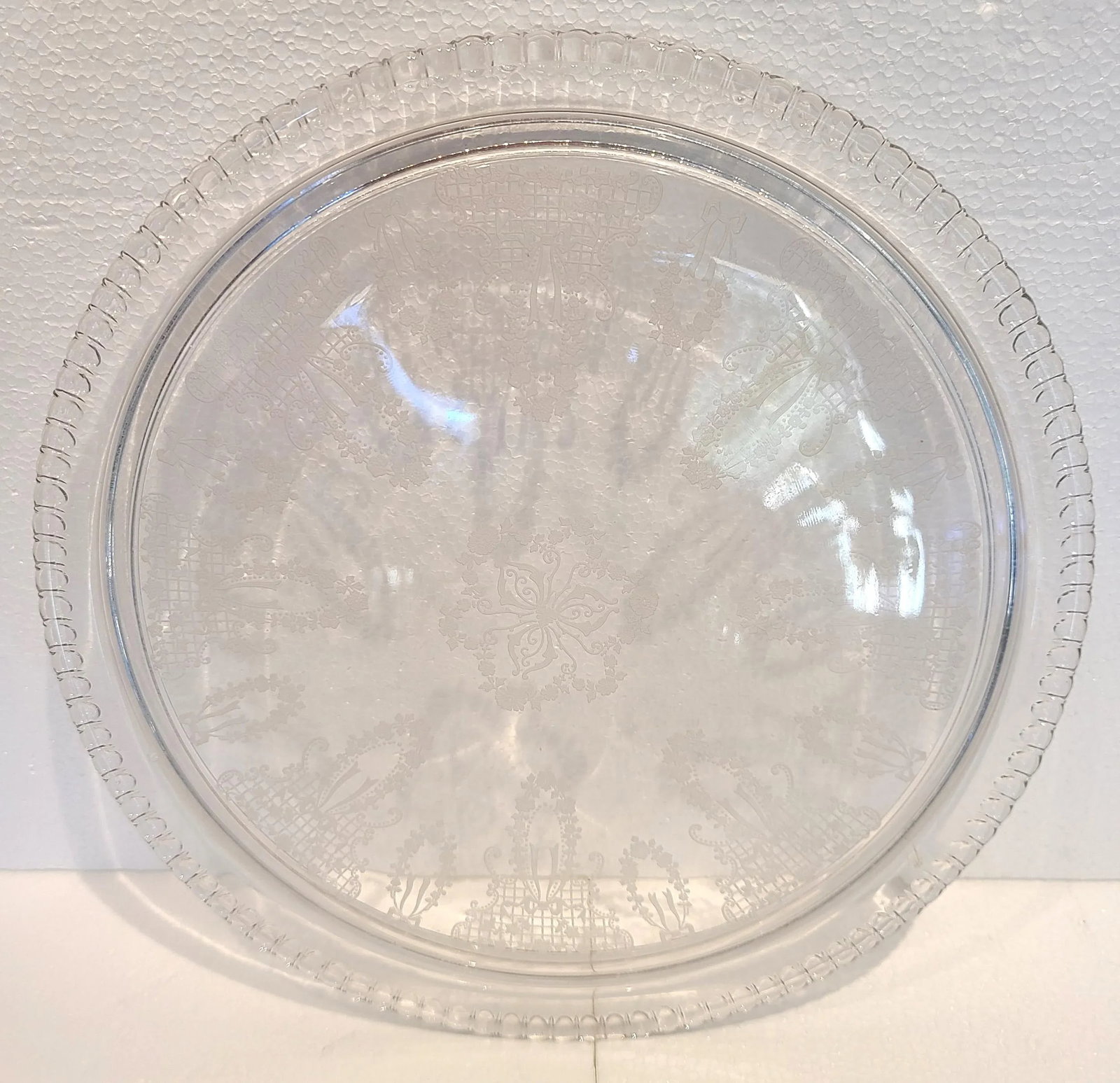 Antique Early 20th Century Victorian Etched Crystal Cake Stand or Plateau - 3