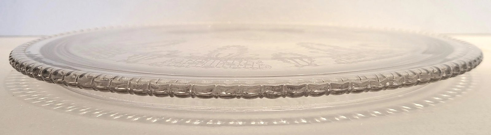 Antique Early 20th Century Victorian Etched Crystal Cake Stand or Plateau - 4