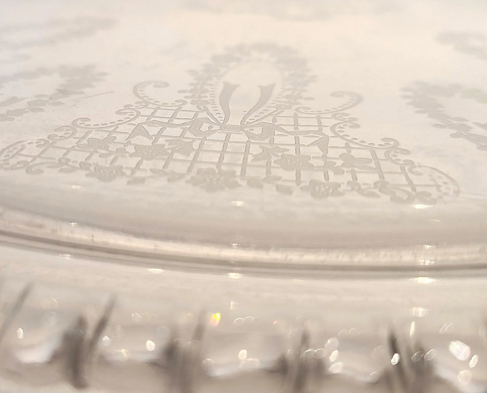 Antique Early 20th Century Victorian Etched Crystal Cake Stand or Plateau - 5