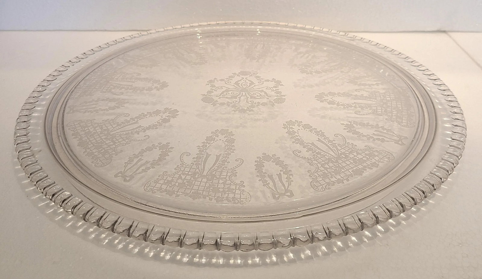 Antique Early 20th Century Victorian Etched Crystal Cake Stand or Plateau - 6