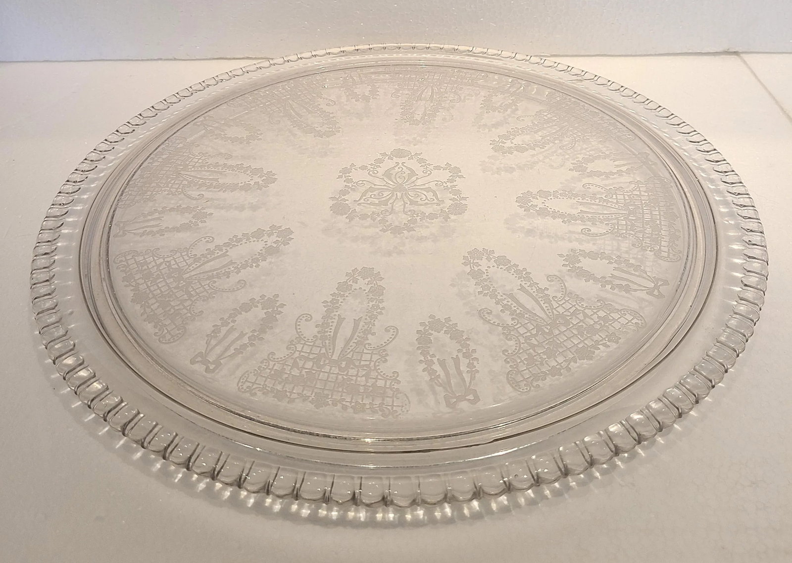 Antique Early 20th Century Victorian Etched Crystal Cake Stand or Plateau - 7
