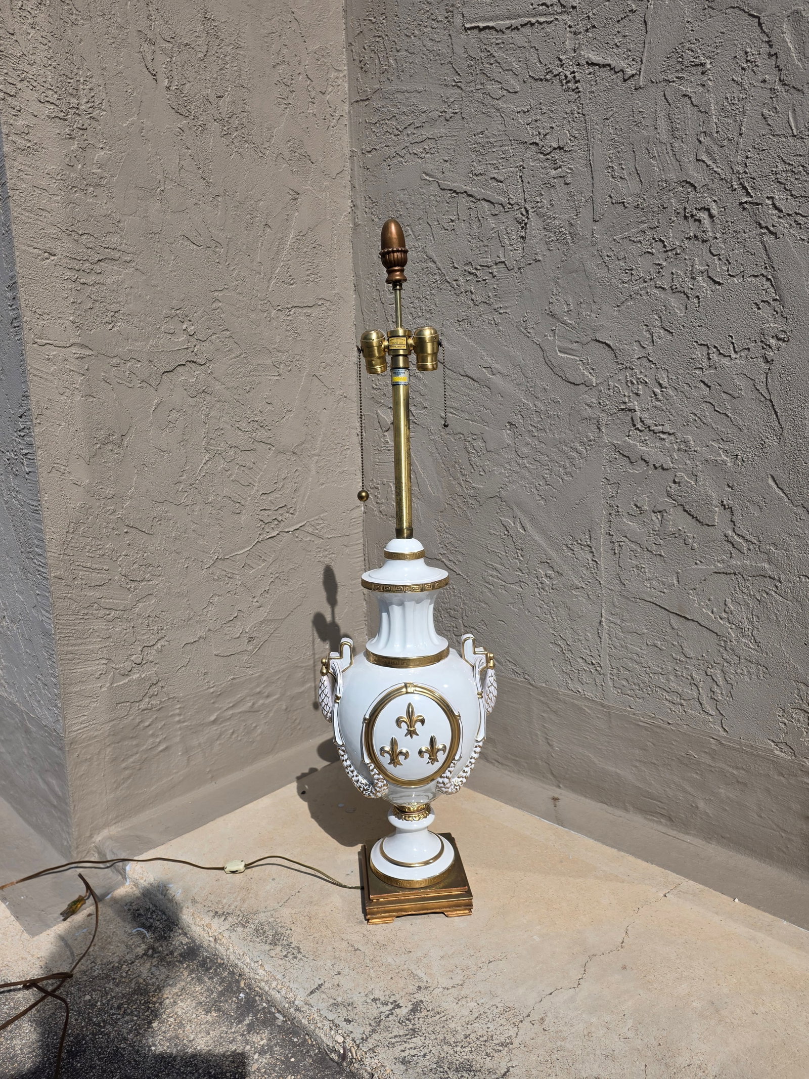 Flour De Lis Marboro Lamp - 2
