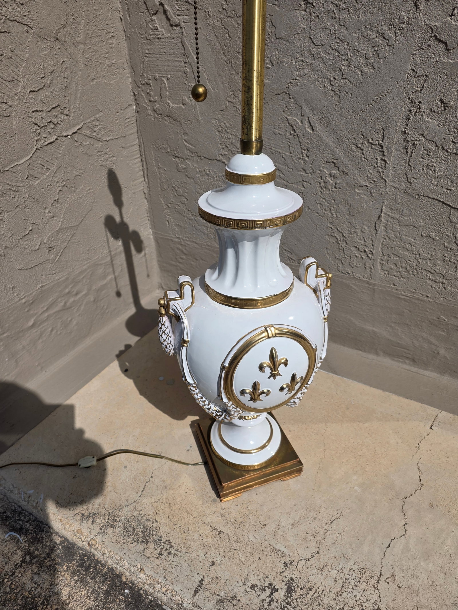Flour De Lis Marboro Lamp - 7