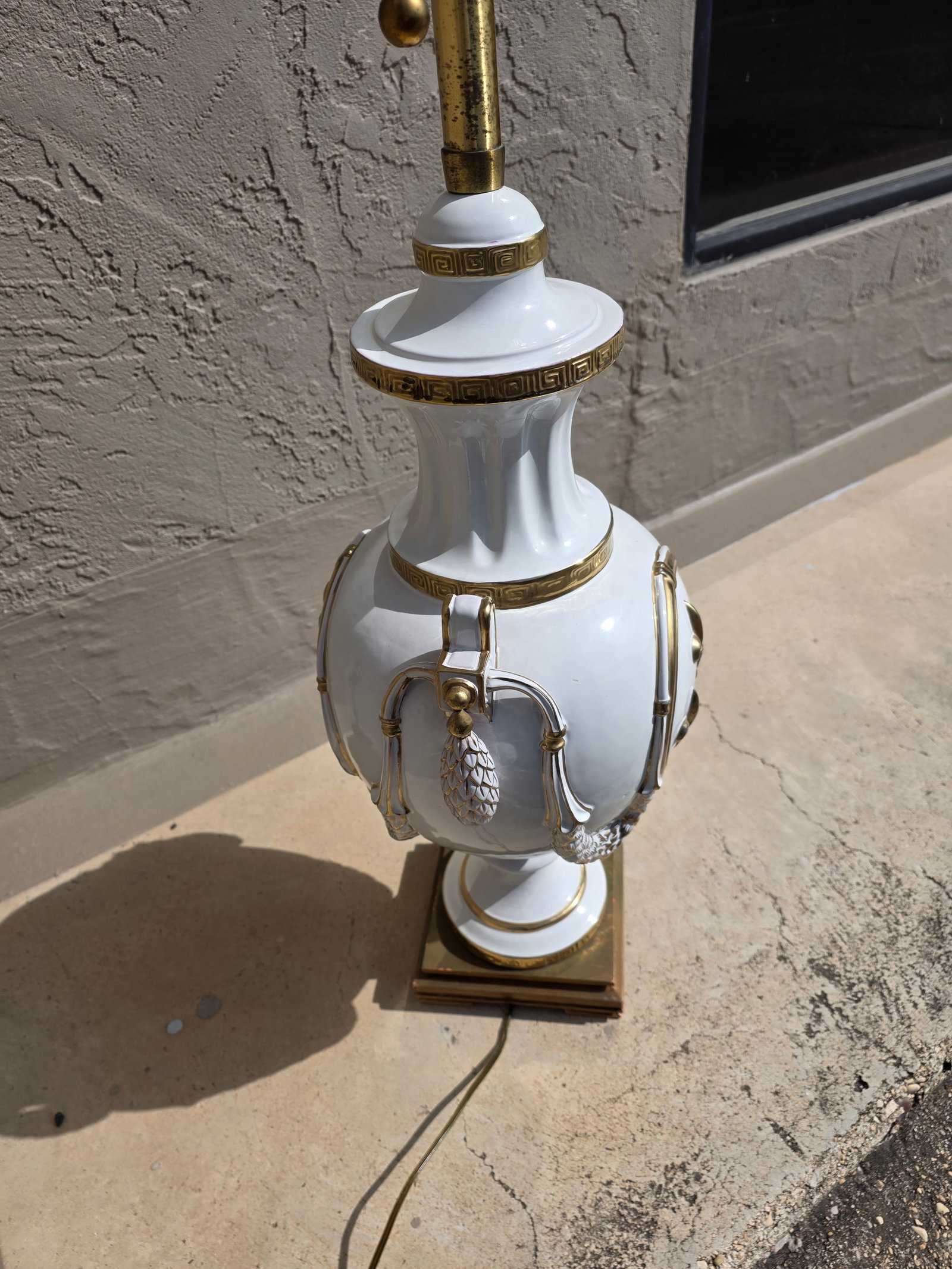Flour De Lis Marboro Lamp - 8