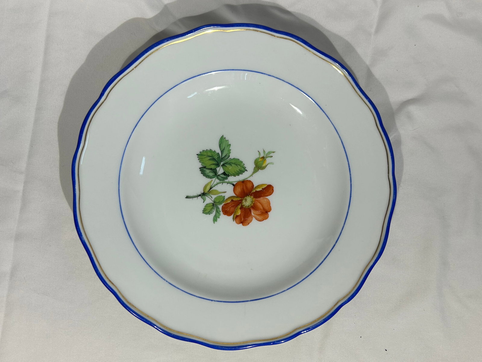 Set of Four Meissen Porcelain Floral Plates With Cobalt Rims - 3