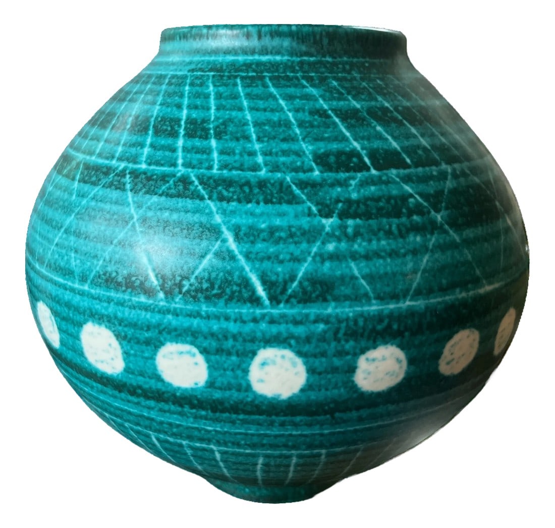 Aerin Calinda Moon Vase – Hand-Thrown Italian Pottery, New in Box 10"w X 11"h: Bring a touch of modern Mediterranean glamour to your space with this AERIN "Calinda" Moon Vase, a hand-thrown, artisan-made piece crafted in Italy exclusively for the AERIN collection. This example