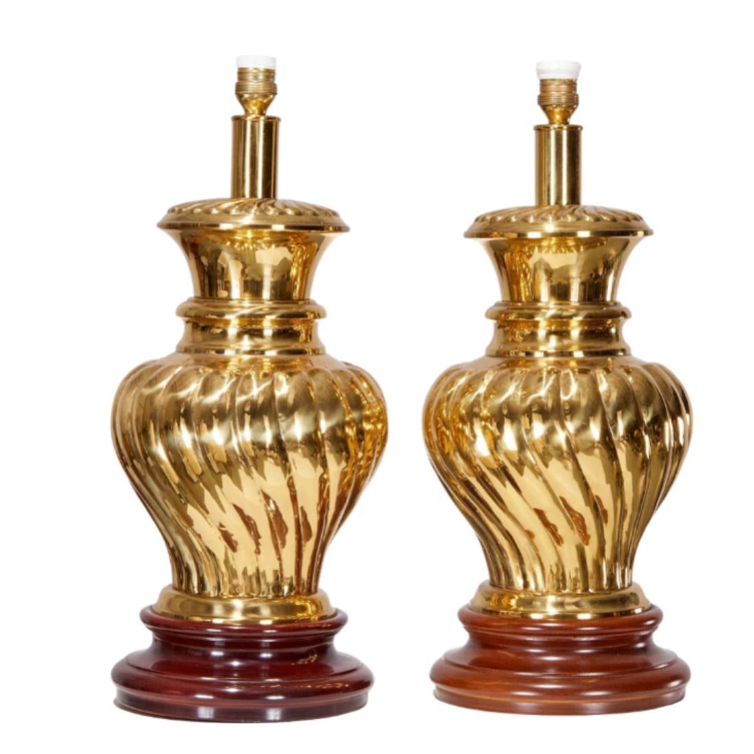 Pair of Hollywood Regency Style Brass Ginger Jar Lamps on Wood Bases - 4