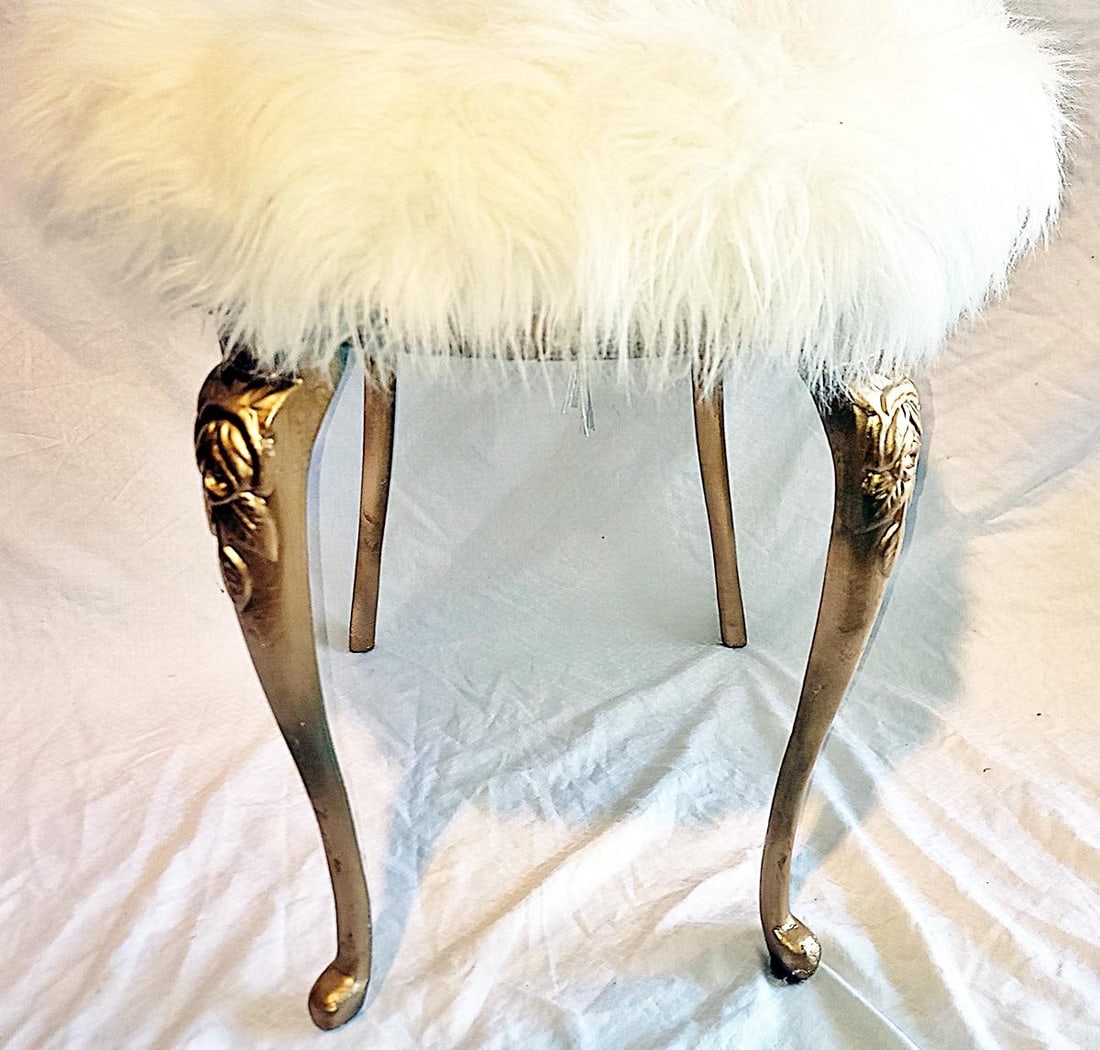 1950s Gilt Metal Vanity Chair - 5