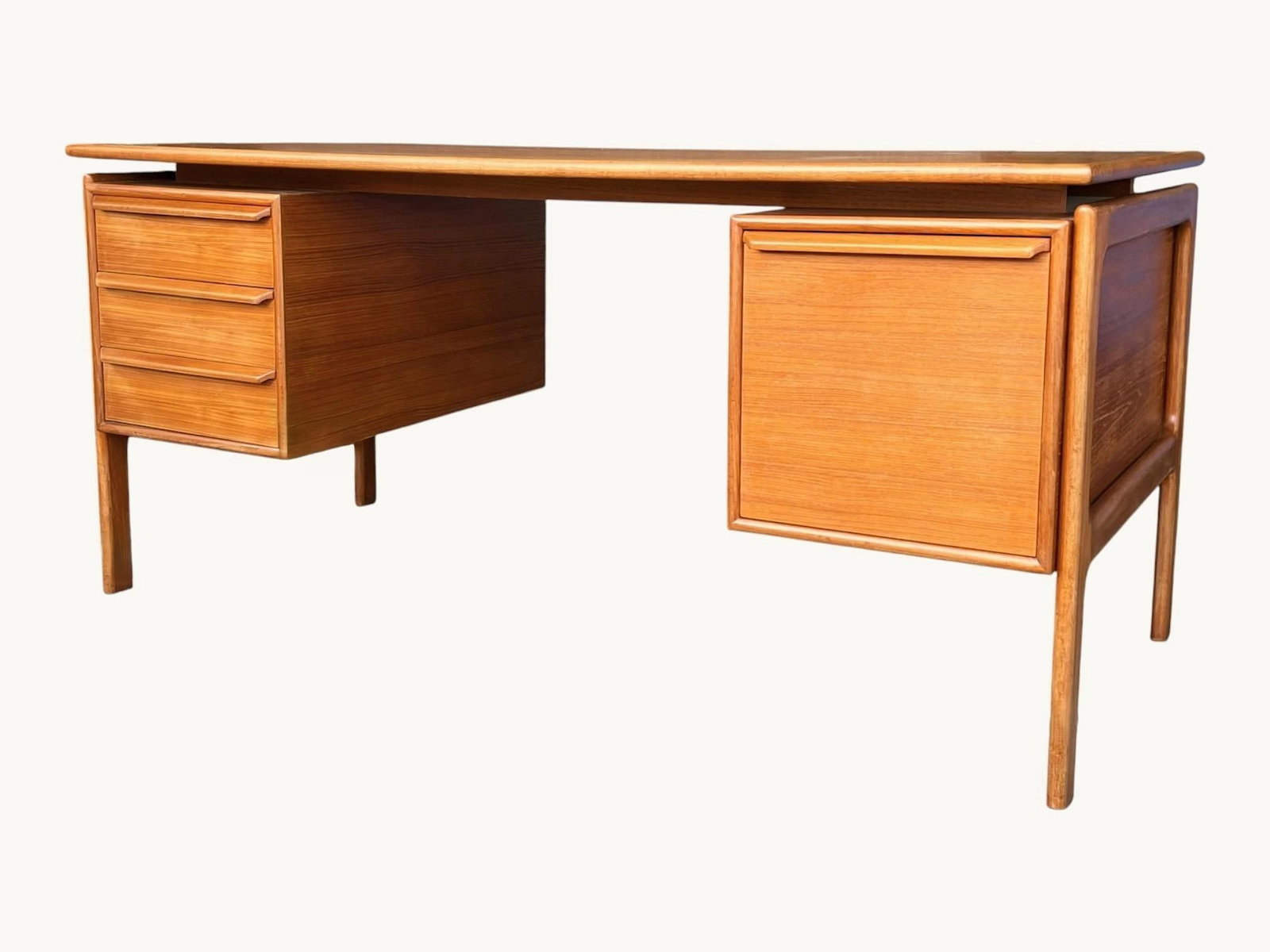 1960s Danish Modern Teak Floating-Top Desk With Pedestal Base and Drawers - 7