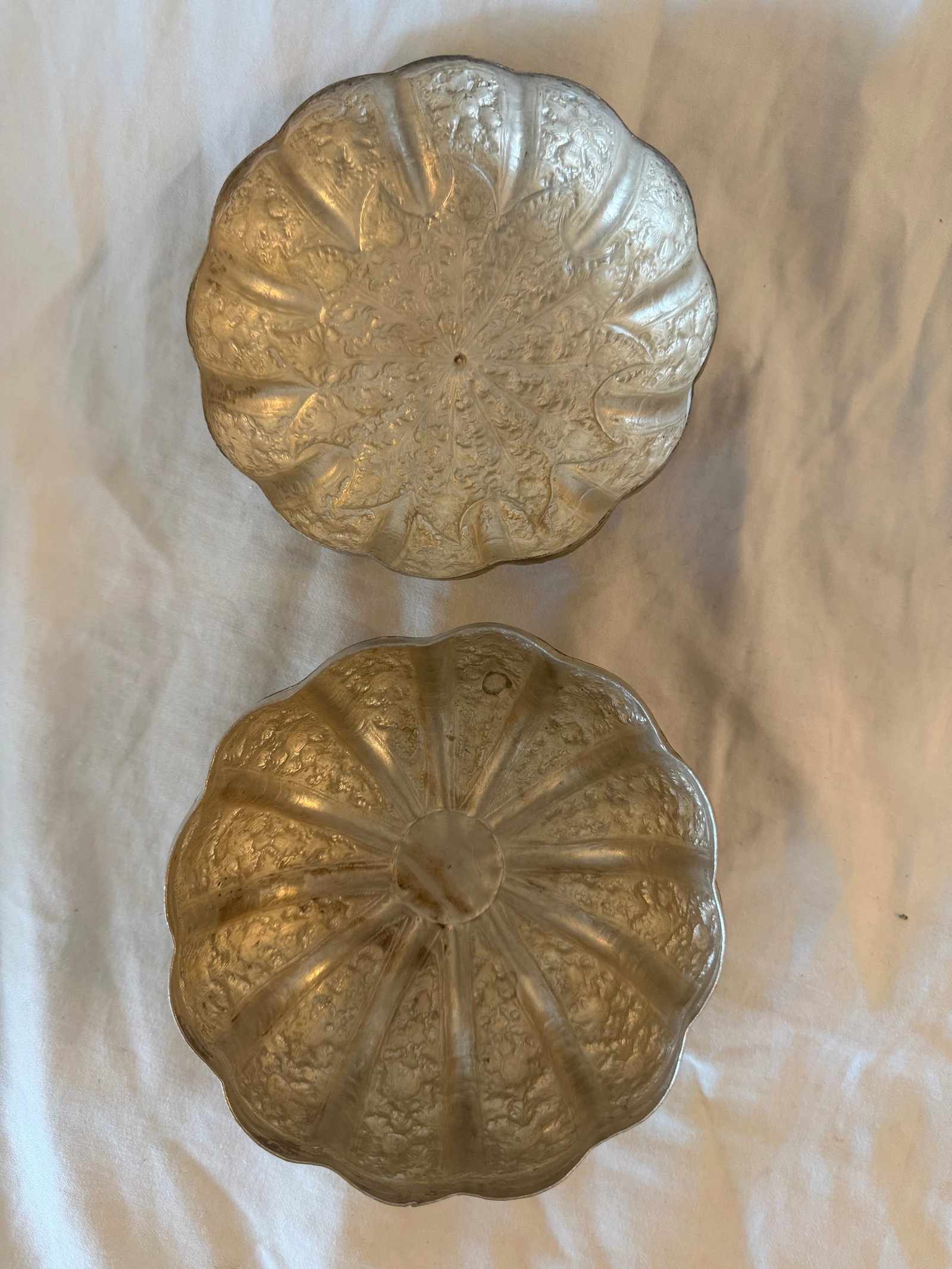Large Antique Cambodian Silver-Plated Pumpkin Box, Mid-20th Century - 6