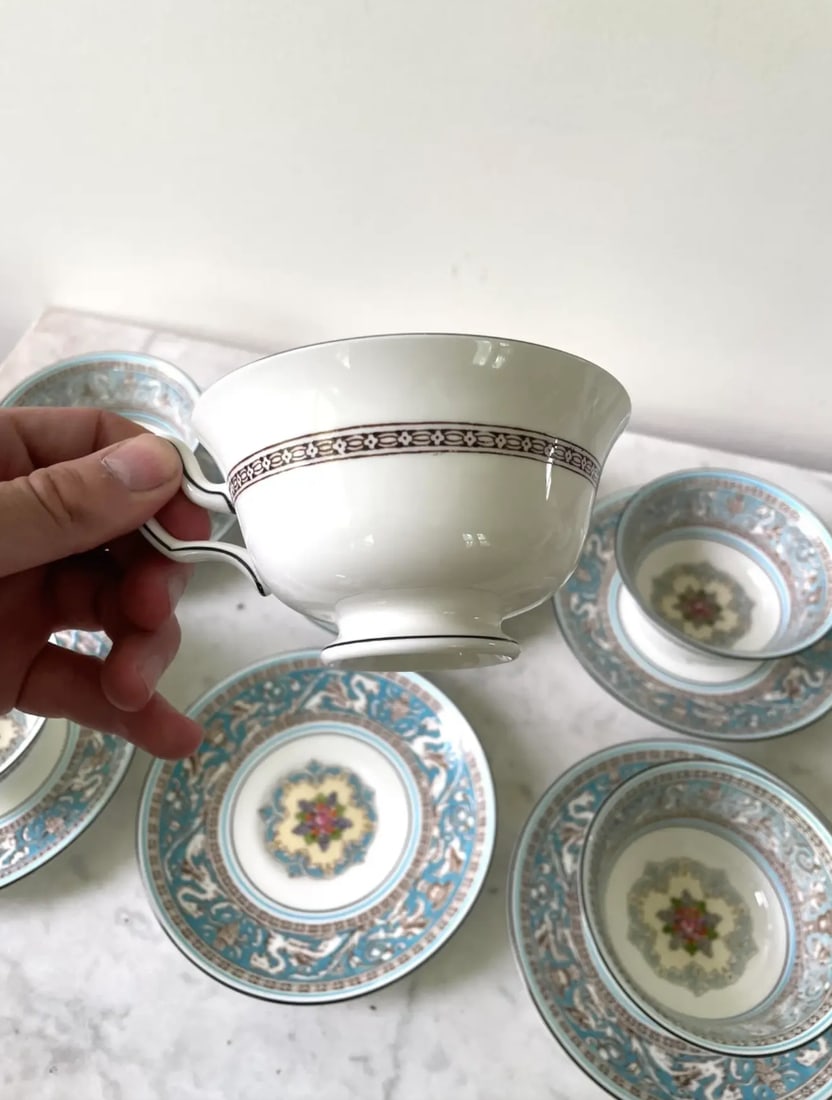 Vintage Wedgwood Florentine Pattern Tea Cup and Saucer Set - Set of 6 - 2