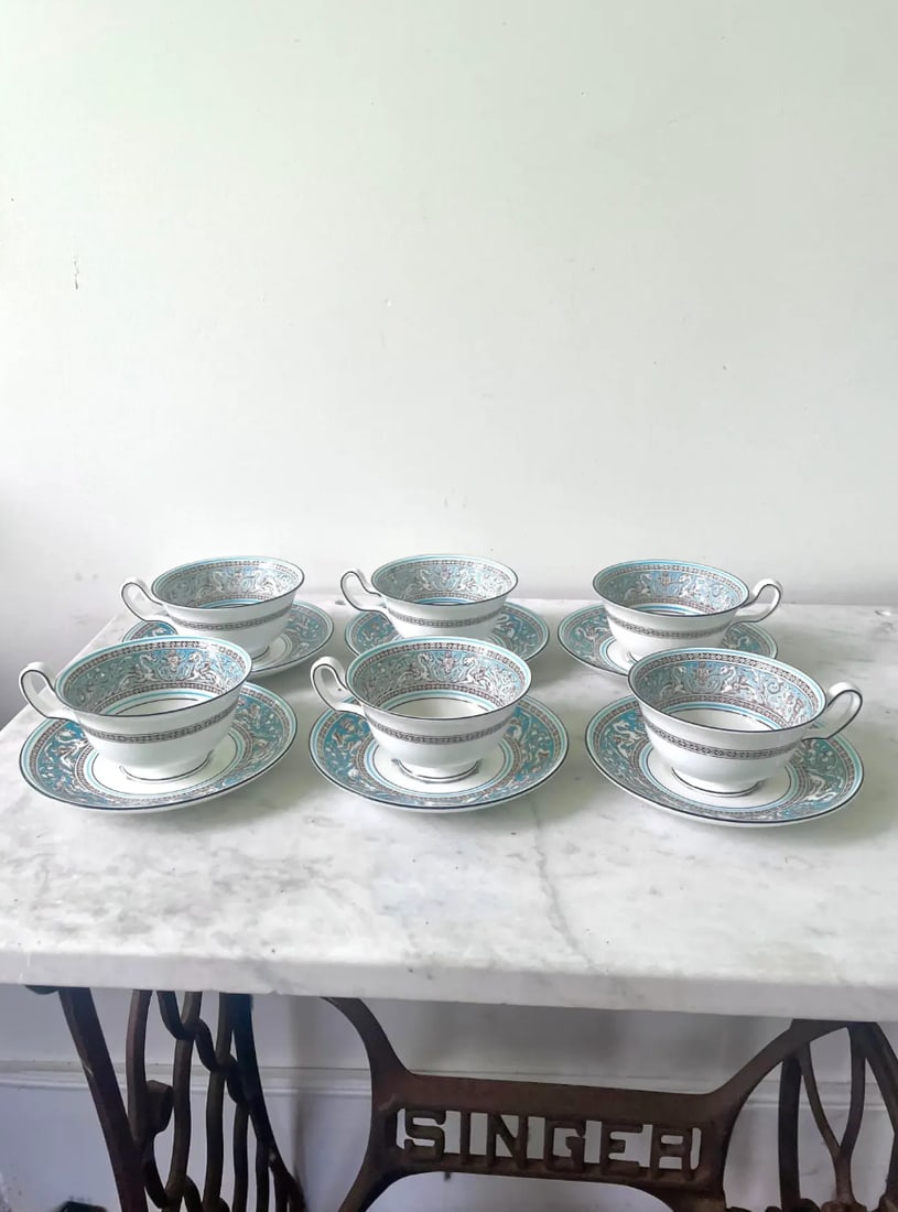 Vintage Wedgwood Florentine Pattern Tea Cup and Saucer Set - Set of 6 - 6