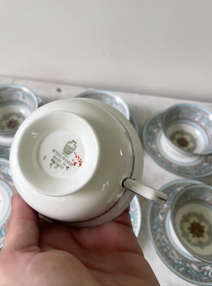 Vintage Wedgwood Florentine Pattern Tea Cup and Saucer Set - Set of 6 - 7