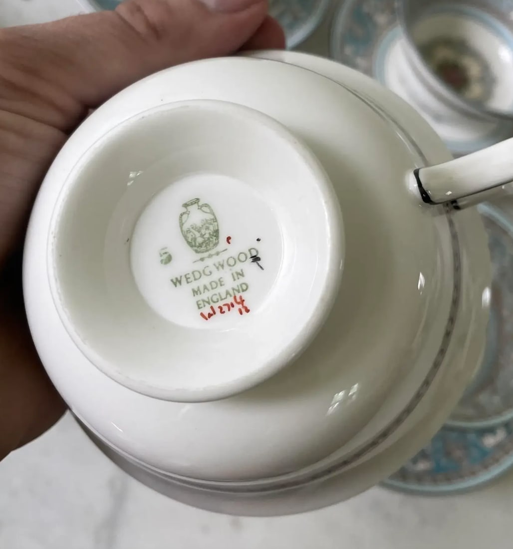 Vintage Wedgwood Florentine Pattern Tea Cup and Saucer Set - Set of 6 - 8