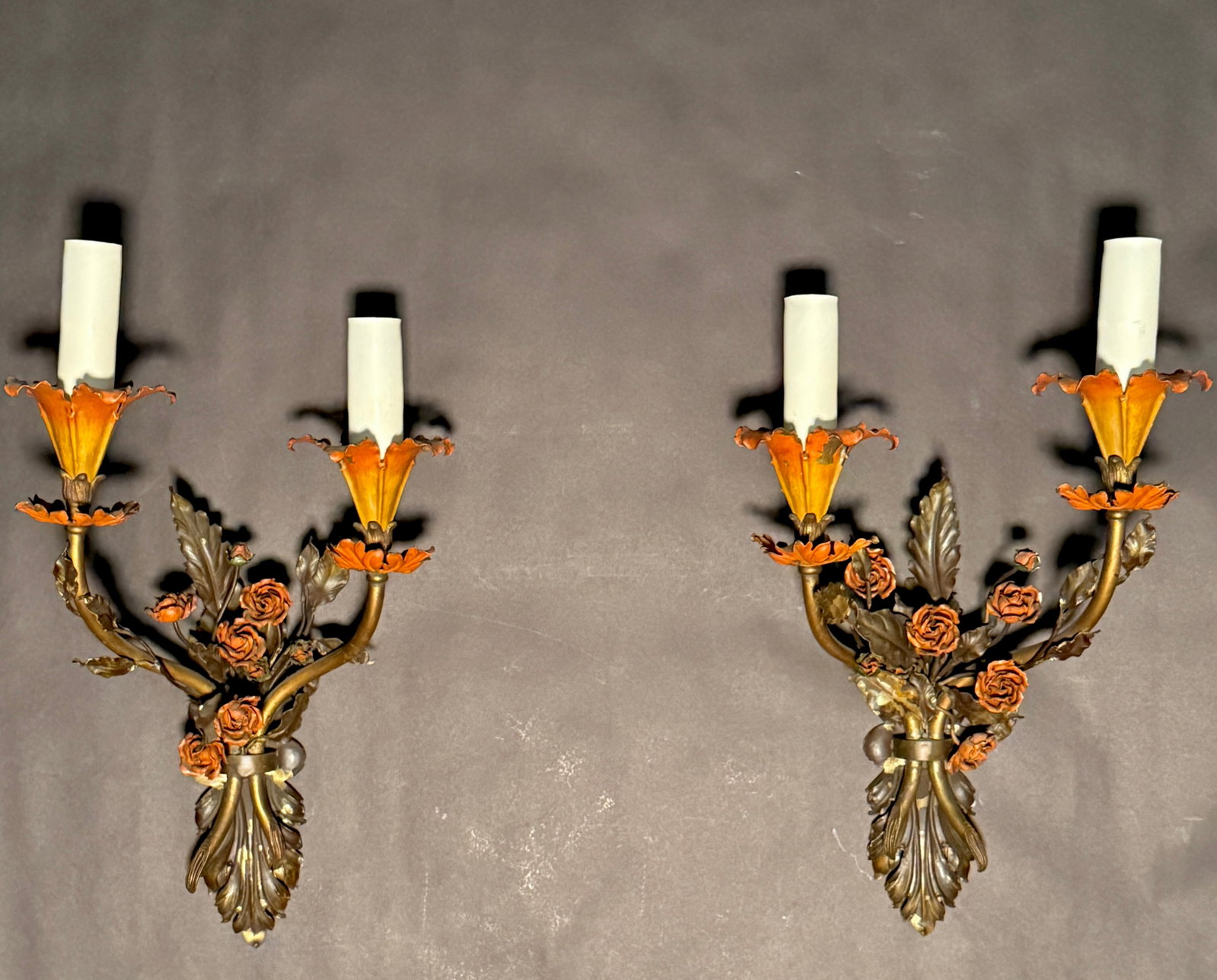 Early 20th Century Attributed to Edward F. Caldwell & Co. Pair of Painted Tole Floral Wall Sconces - 2