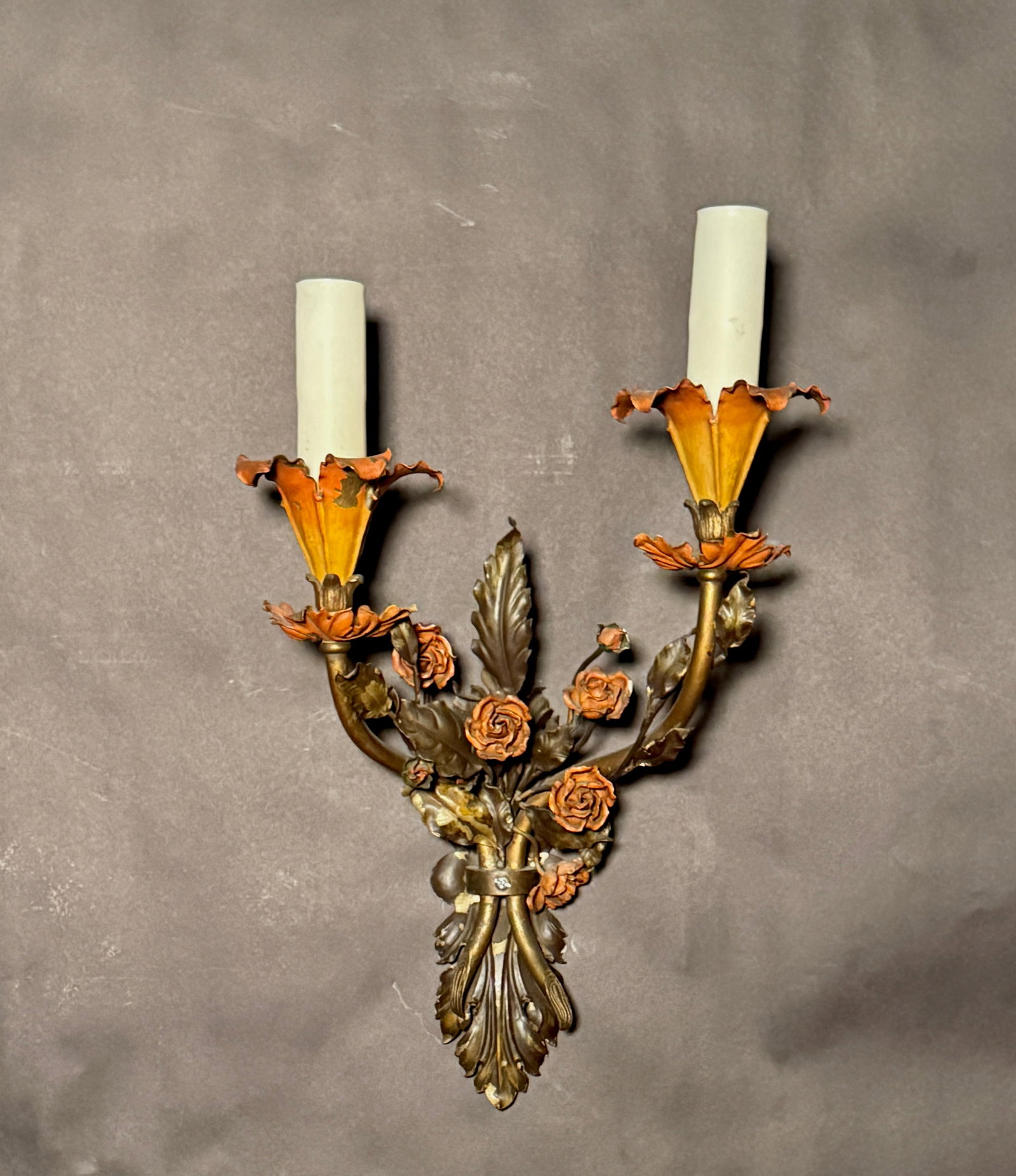 Early 20th Century Attributed to Edward F. Caldwell & Co. Pair of Painted Tole Floral Wall Sconces - 3