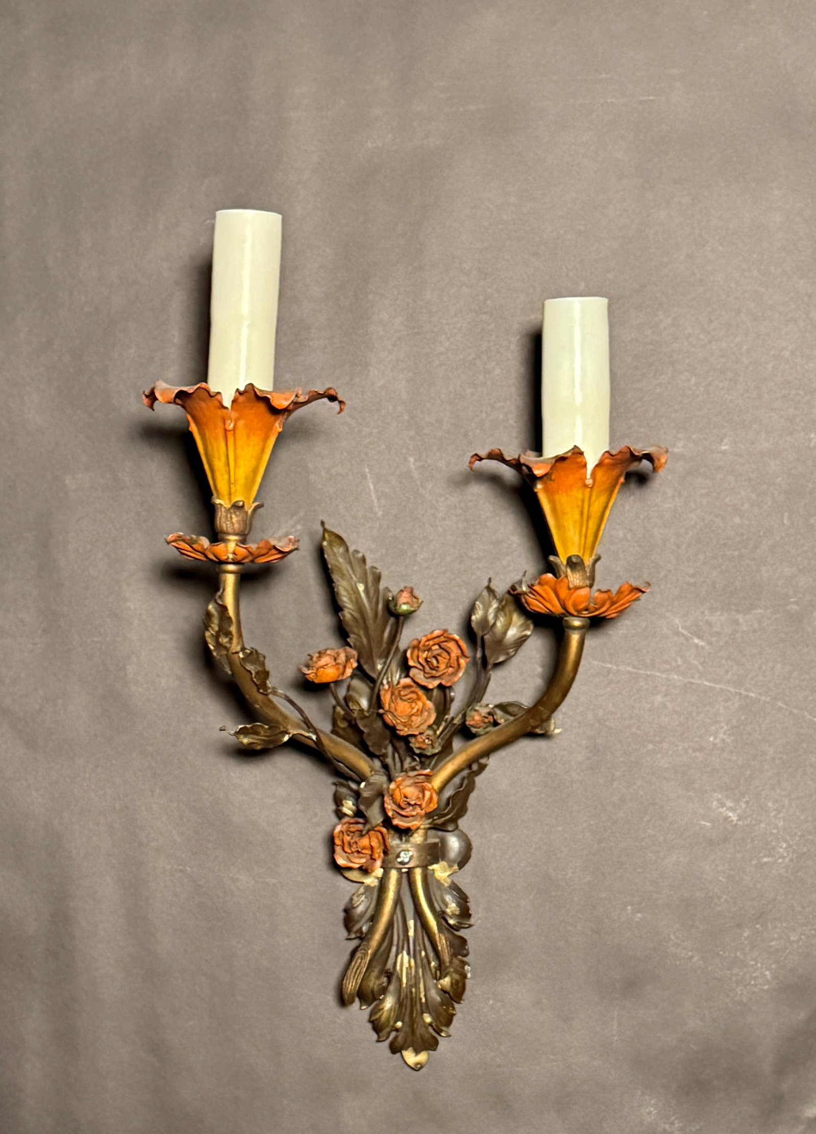Early 20th Century Attributed to Edward F. Caldwell & Co. Pair of Painted Tole Floral Wall Sconces - 4