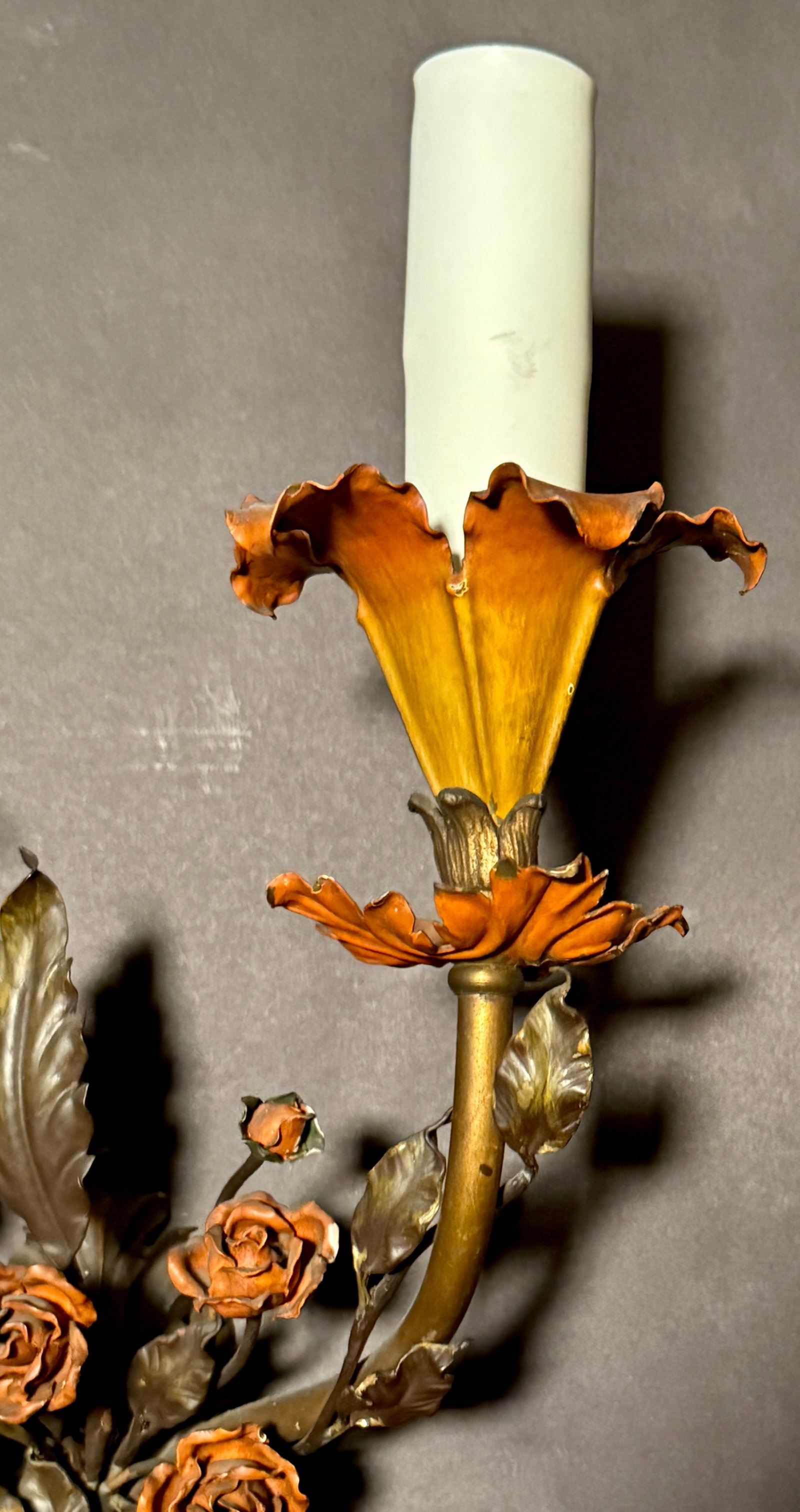 Early 20th Century Attributed to Edward F. Caldwell & Co. Pair of Painted Tole Floral Wall Sconces - 6