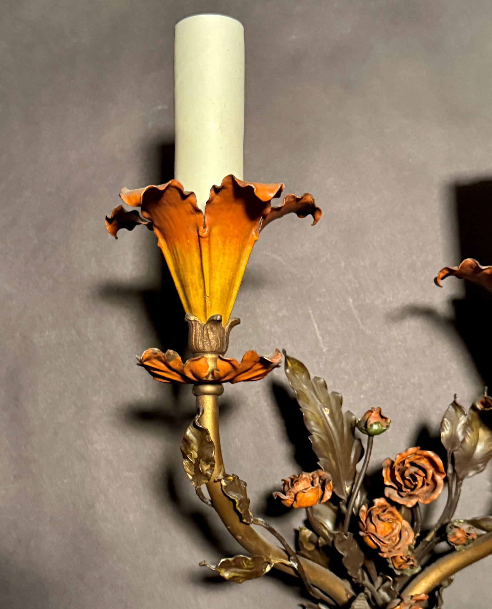 Early 20th Century Attributed to Edward F. Caldwell & Co. Pair of Painted Tole Floral Wall Sconces - 8