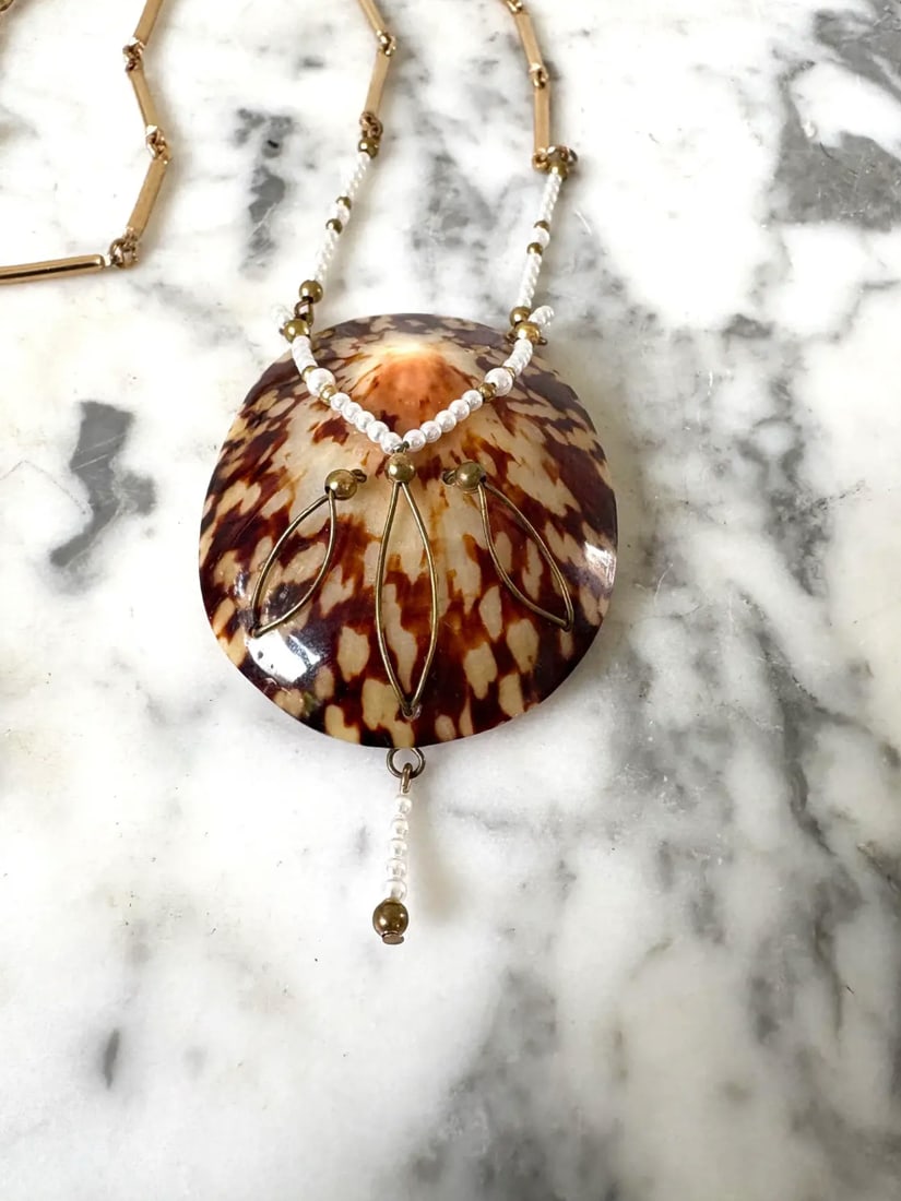 1990s Gold Plated Chain Necklace With Pearls and Goldtone Spacers Over Limpet Shell - 6