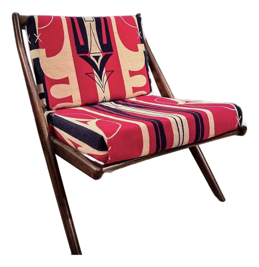 MCM Walnut Chair With Vintage Pendleton Will Upholstery: Stunning vintage mid-century, modern walnut lounge chair with Pendleton wool upholstered seat, and back cushions. Condition: Alterations: Original Condition Unaltered Imperfections: Some