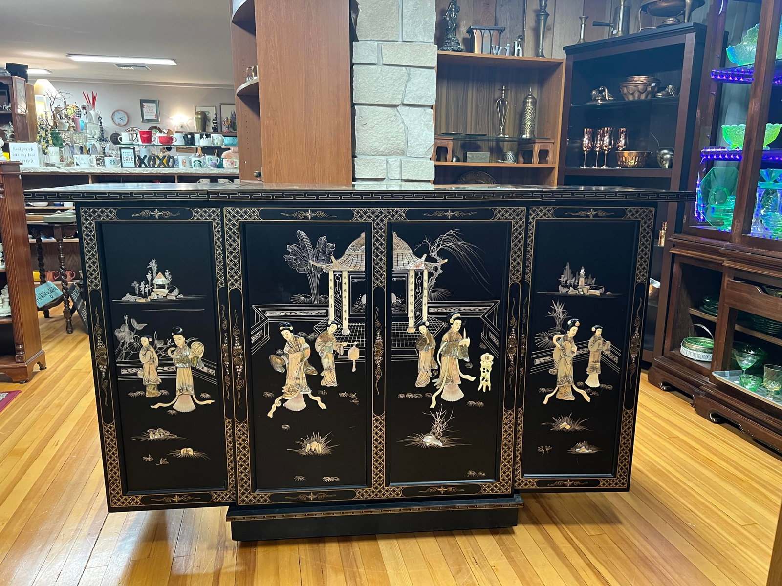 Vintage Chinese Export Black Lacquer Mother-of-Pearl Folding Bar Cabinet, C. 1950s - 10