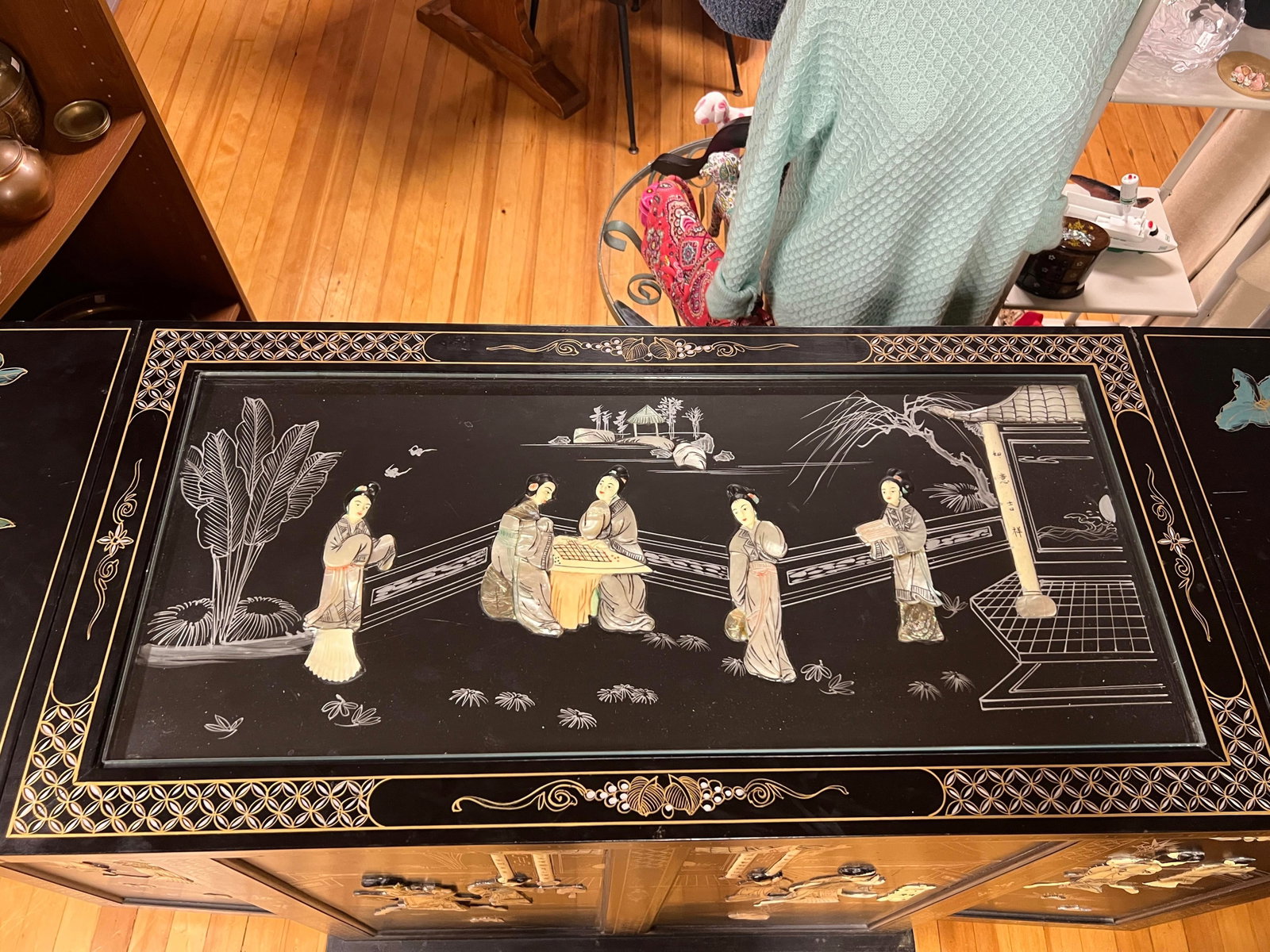Vintage Chinese Export Black Lacquer Mother-of-Pearl Folding Bar Cabinet, C. 1950s - 11