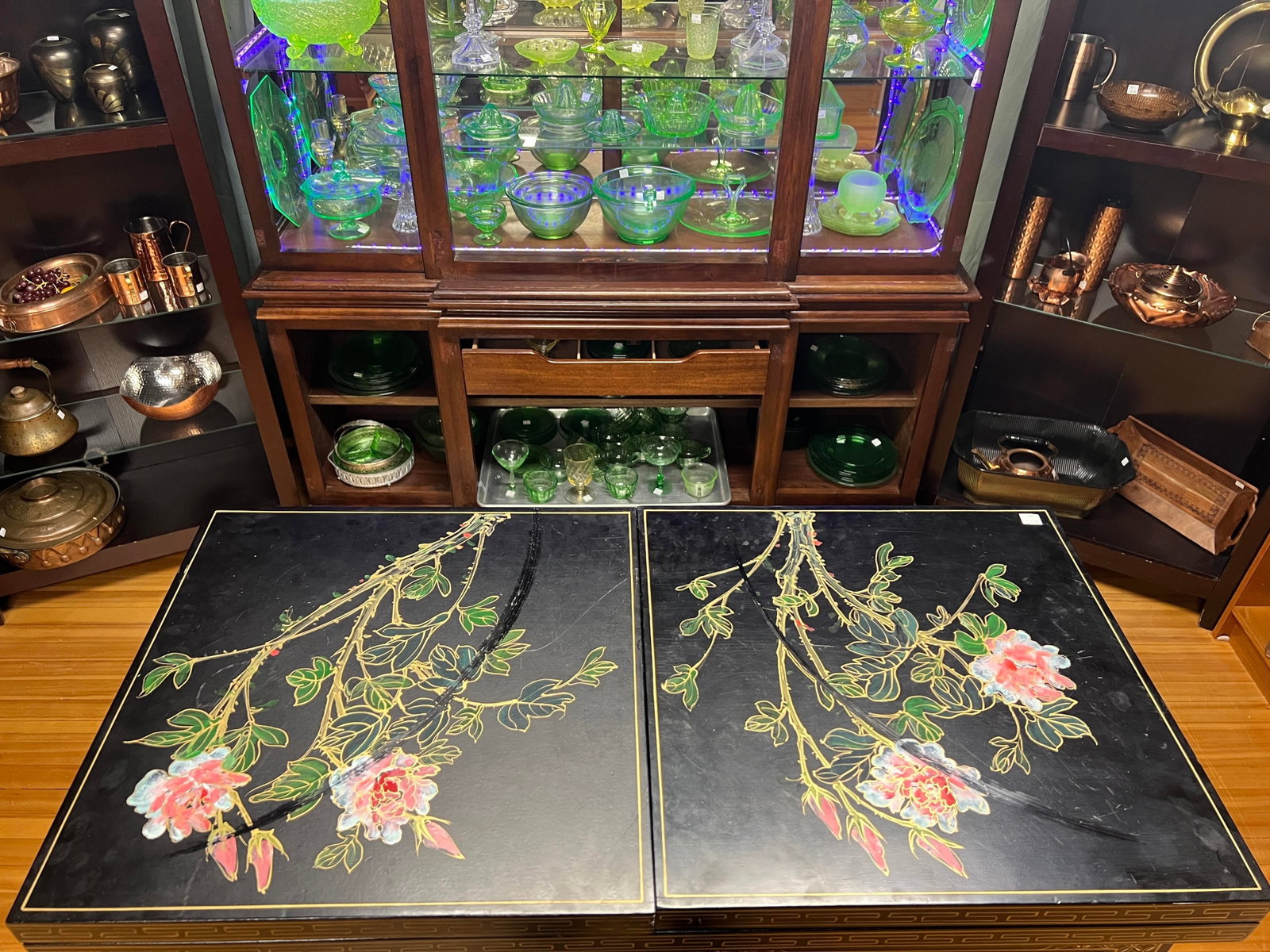 Vintage Chinese Export Black Lacquer Mother-of-Pearl Folding Bar Cabinet, C. 1950s - 3