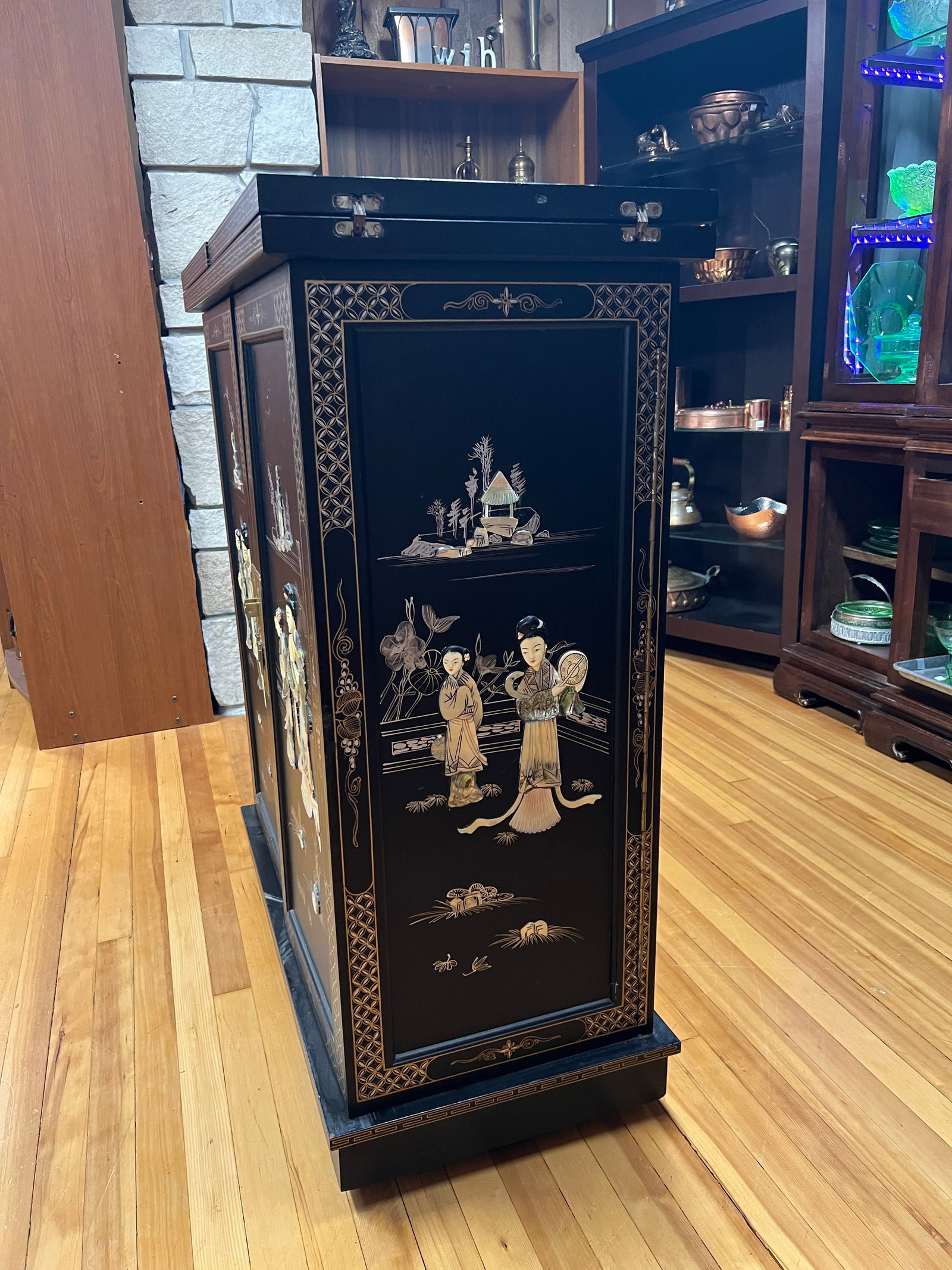 Vintage Chinese Export Black Lacquer Mother-of-Pearl Folding Bar Cabinet, C. 1950s - 7