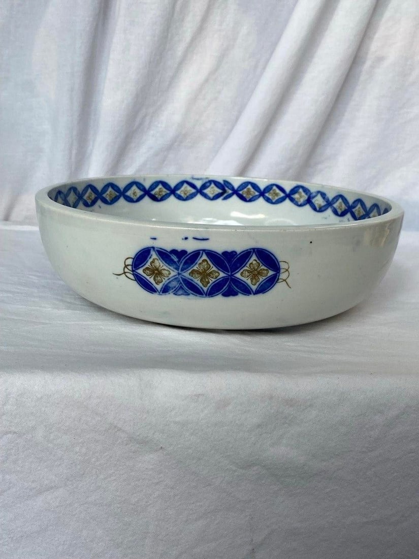 Japanese Edo Period Imari Bowl With Koi Motif, Circa 1780–1820 - 3