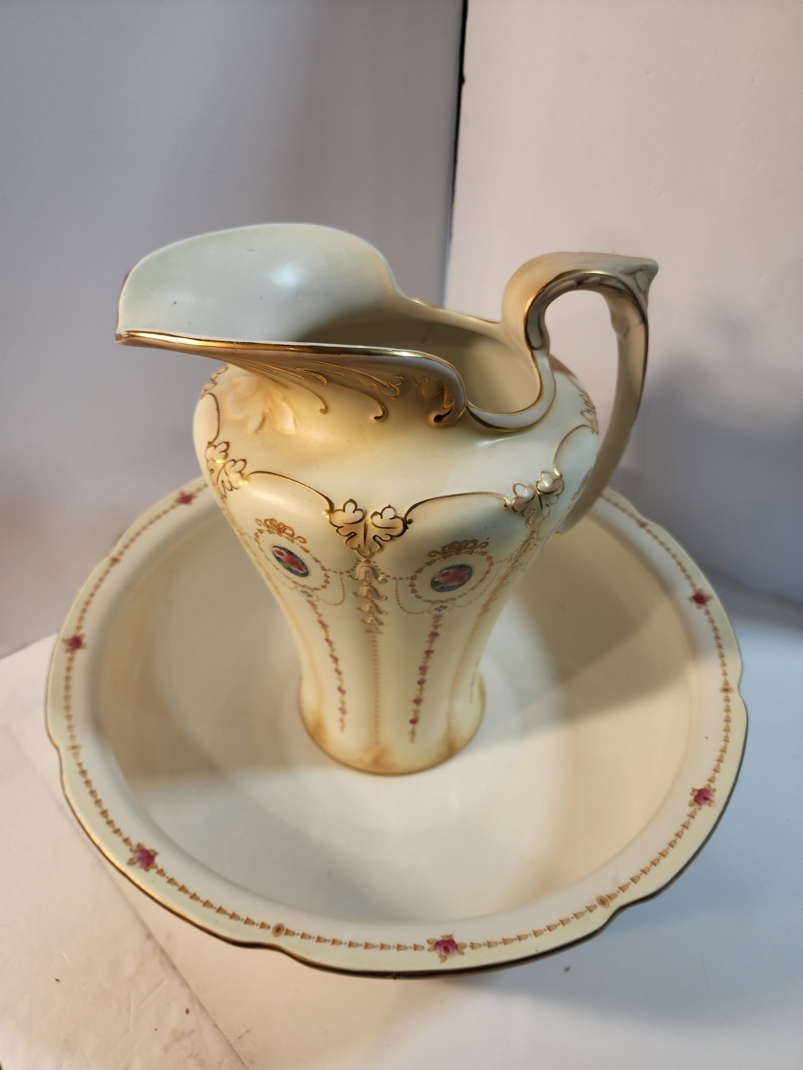 F. Winkle & Co. Hand Painted Antique Bowl and Pitcher - 9