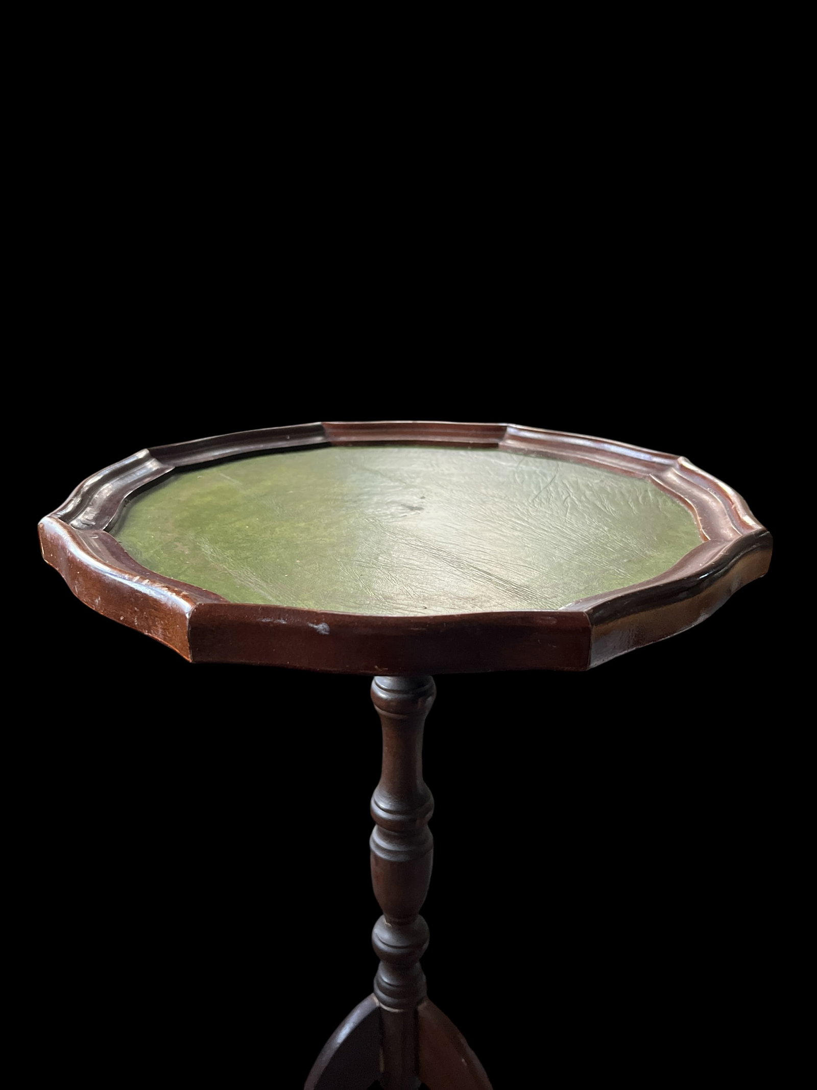 Vintage Mahogany & Green Leather-Topped Drinks Table With Scalloped Gallery - 3