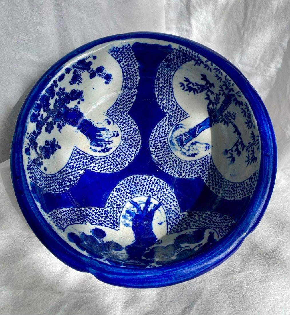 19th Century Japanese Imari Porcelain Wash Basin With Sho-Chiku-Bai Motif - 2