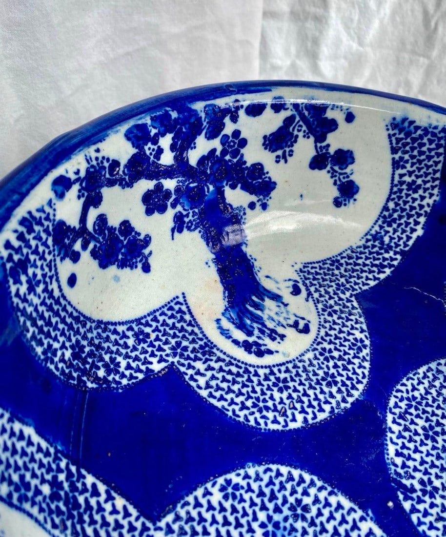 19th Century Japanese Imari Porcelain Wash Basin With Sho-Chiku-Bai Motif - 8
