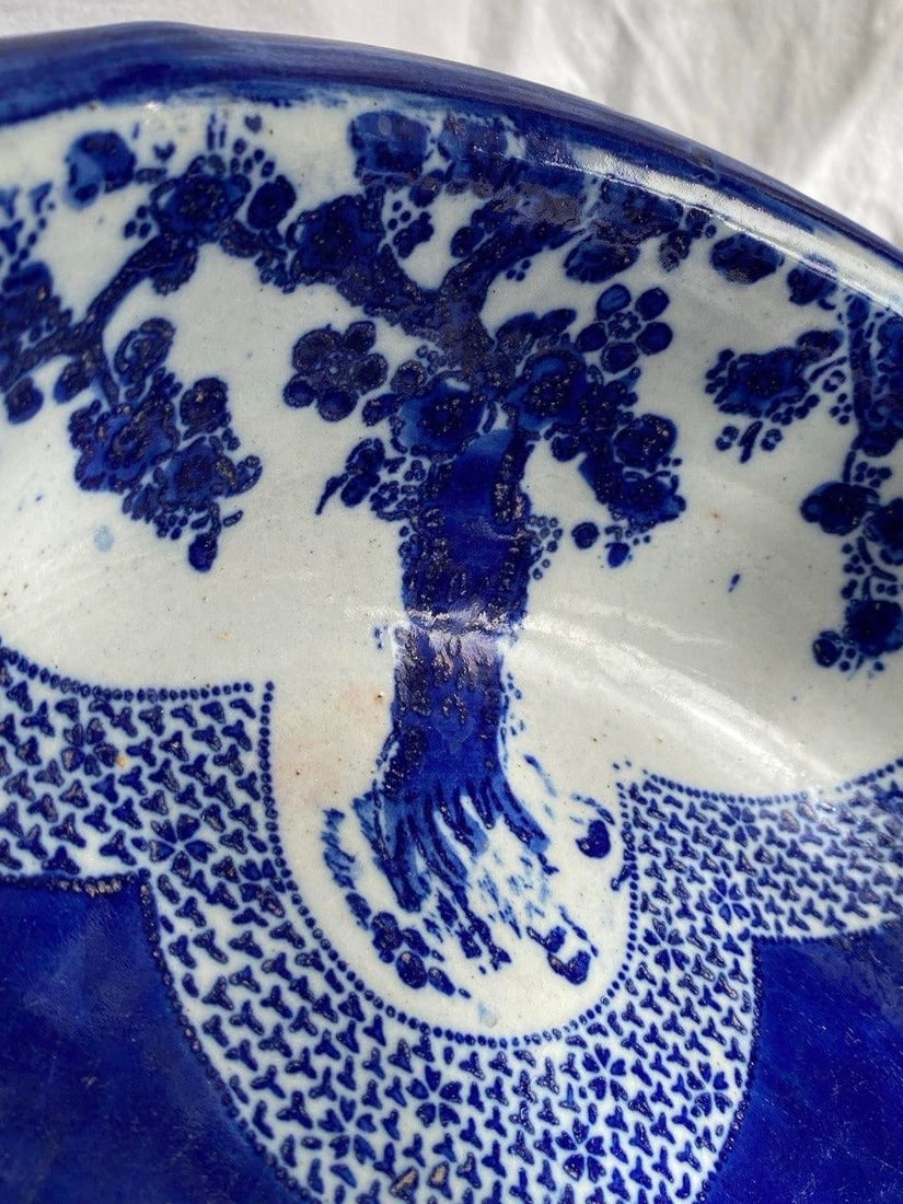 19th Century Japanese Imari Porcelain Wash Basin With Sho-Chiku-Bai Motif - 9