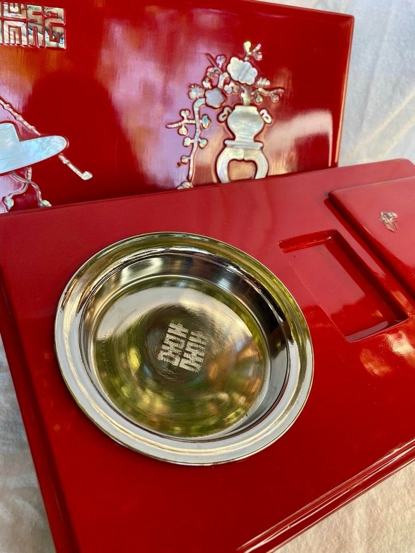 Mid 20th Century Korean Red Lacquer Smoking Box With Mother-of-Pearl Inlay – Complete Set - 6