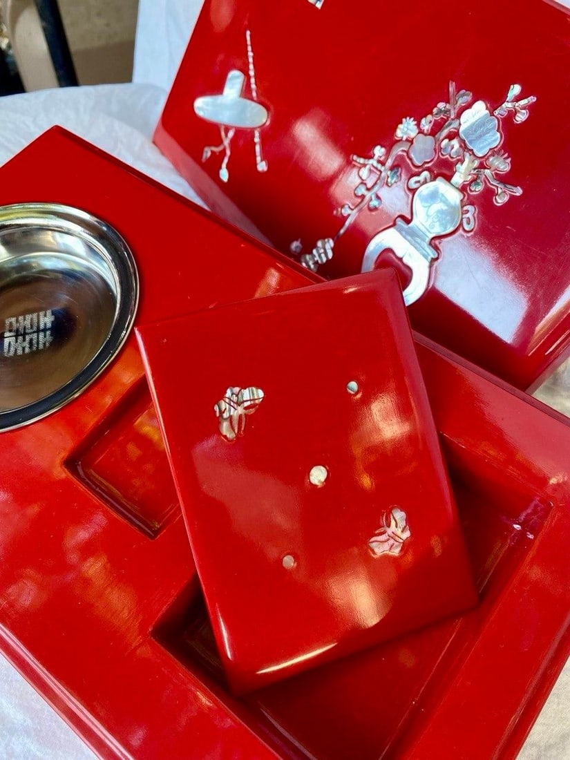 Mid 20th Century Korean Red Lacquer Smoking Box With Mother-of-Pearl Inlay – Complete Set - 7