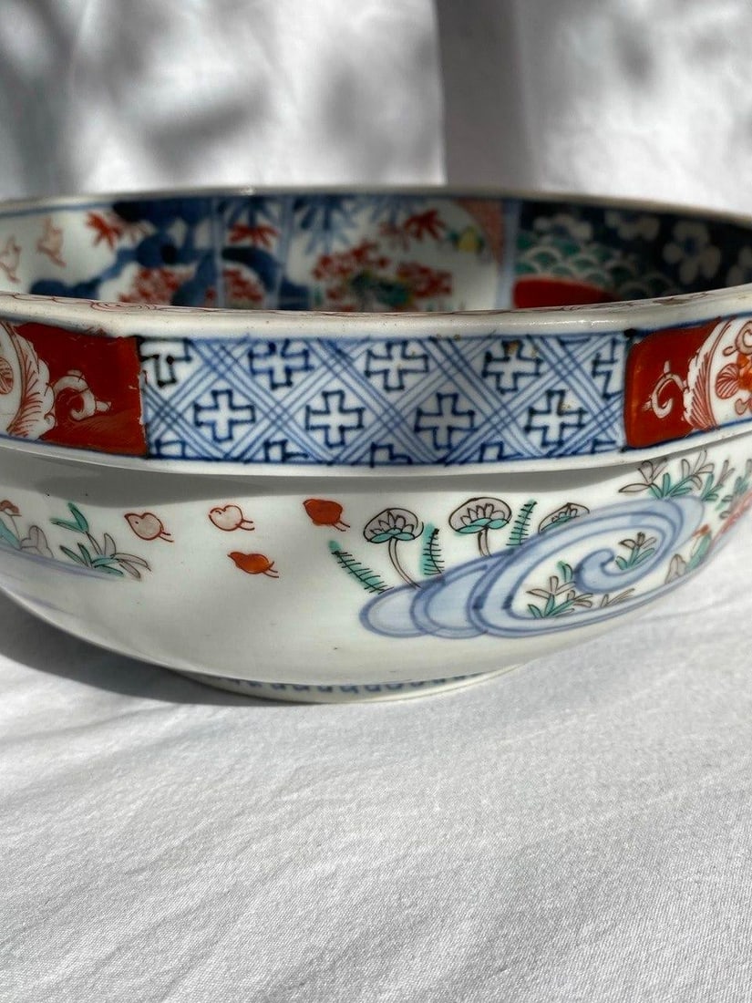 Large 19th Century Japanese Imari Octagonal Bowl With Karashishi & Landscape Panels - 10